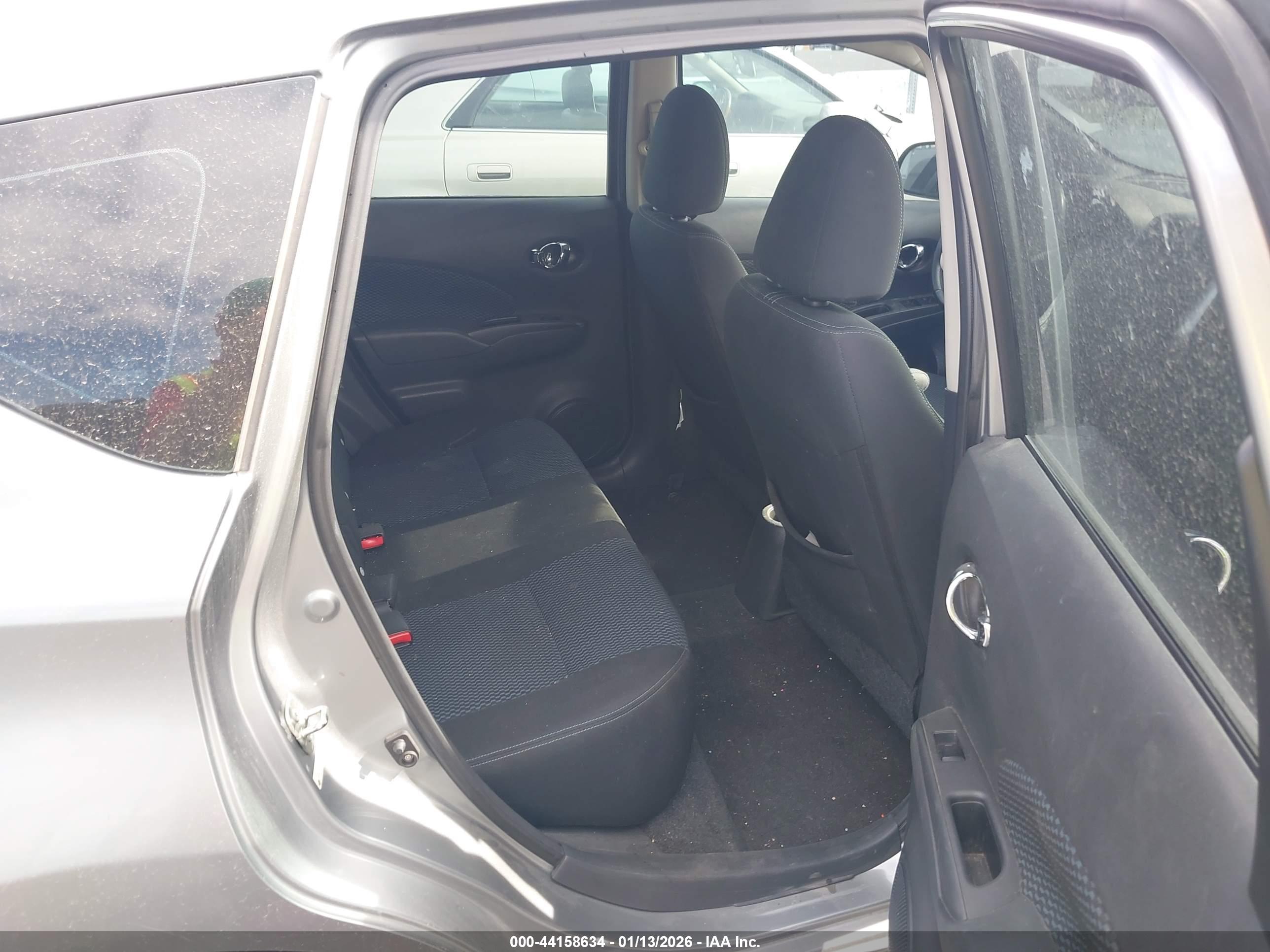 NISSAN VERSA image 8