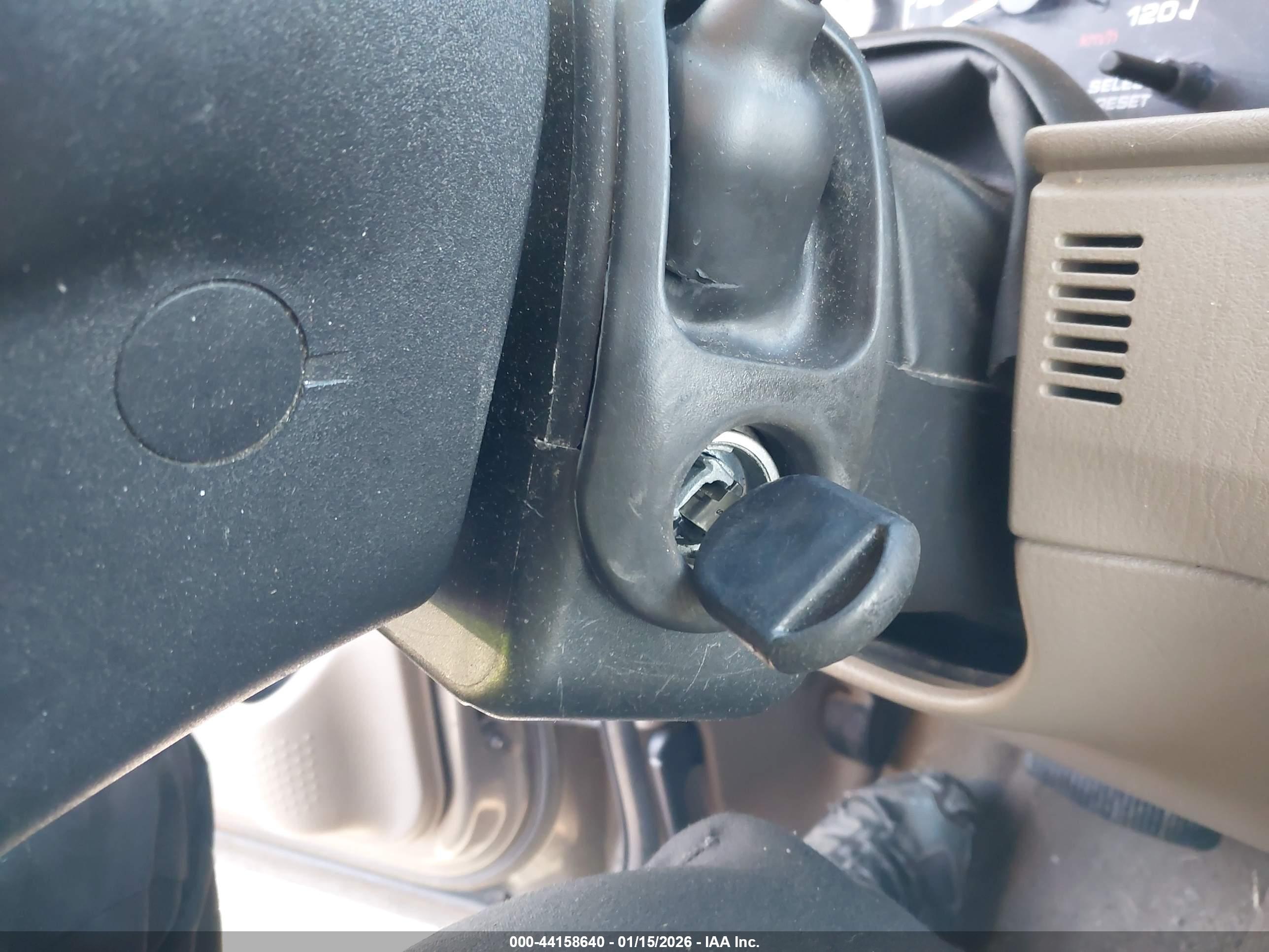 FORD EXPLORER image 11