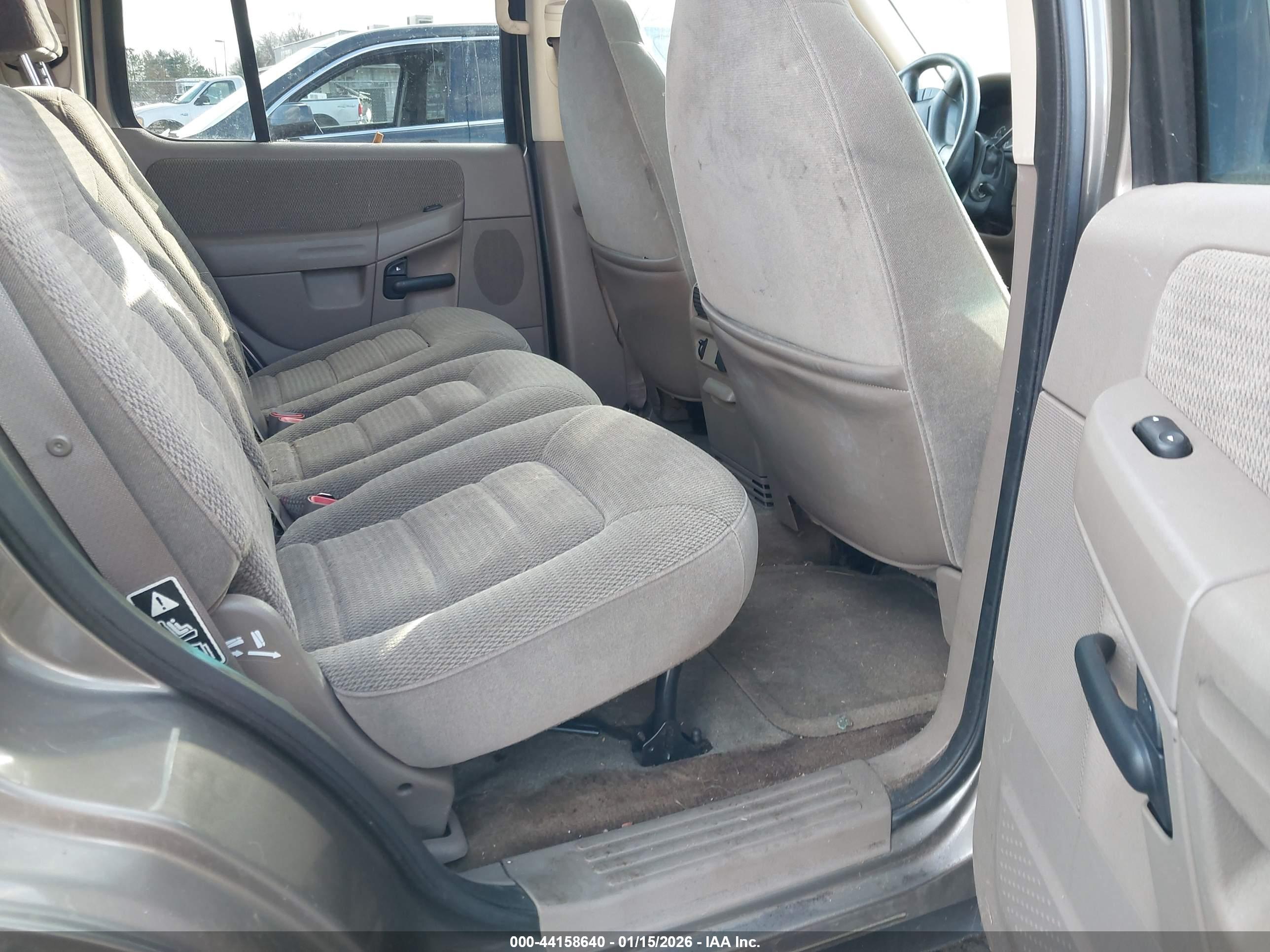 FORD EXPLORER image 8