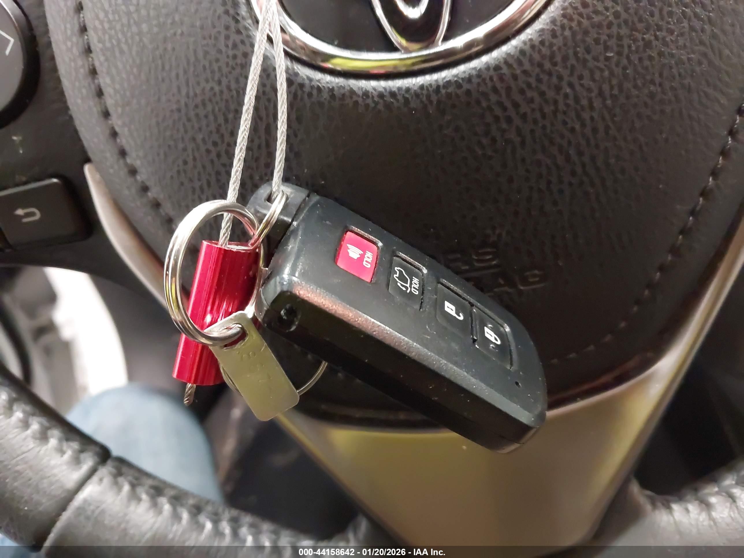 TOYOTA RAV4 image 11