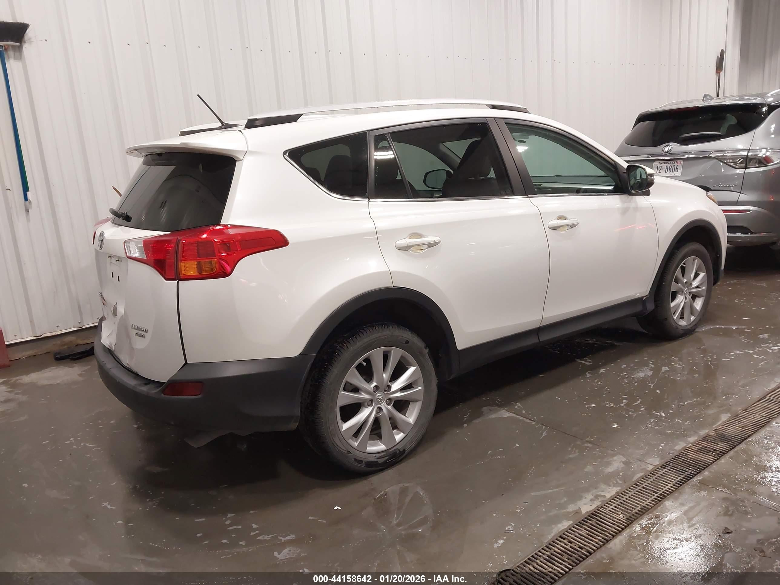 TOYOTA RAV4 image 4