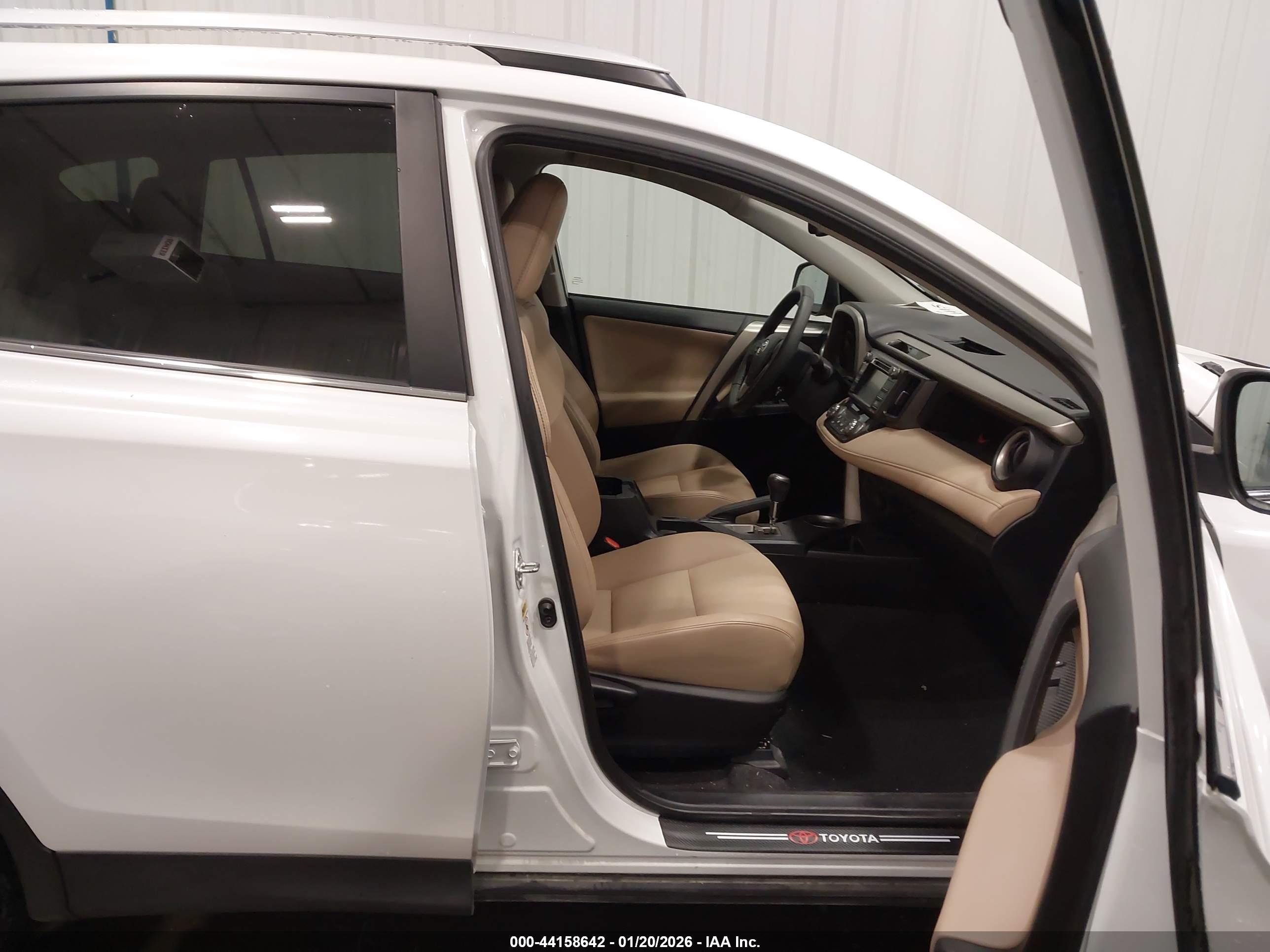 TOYOTA RAV4 image 5