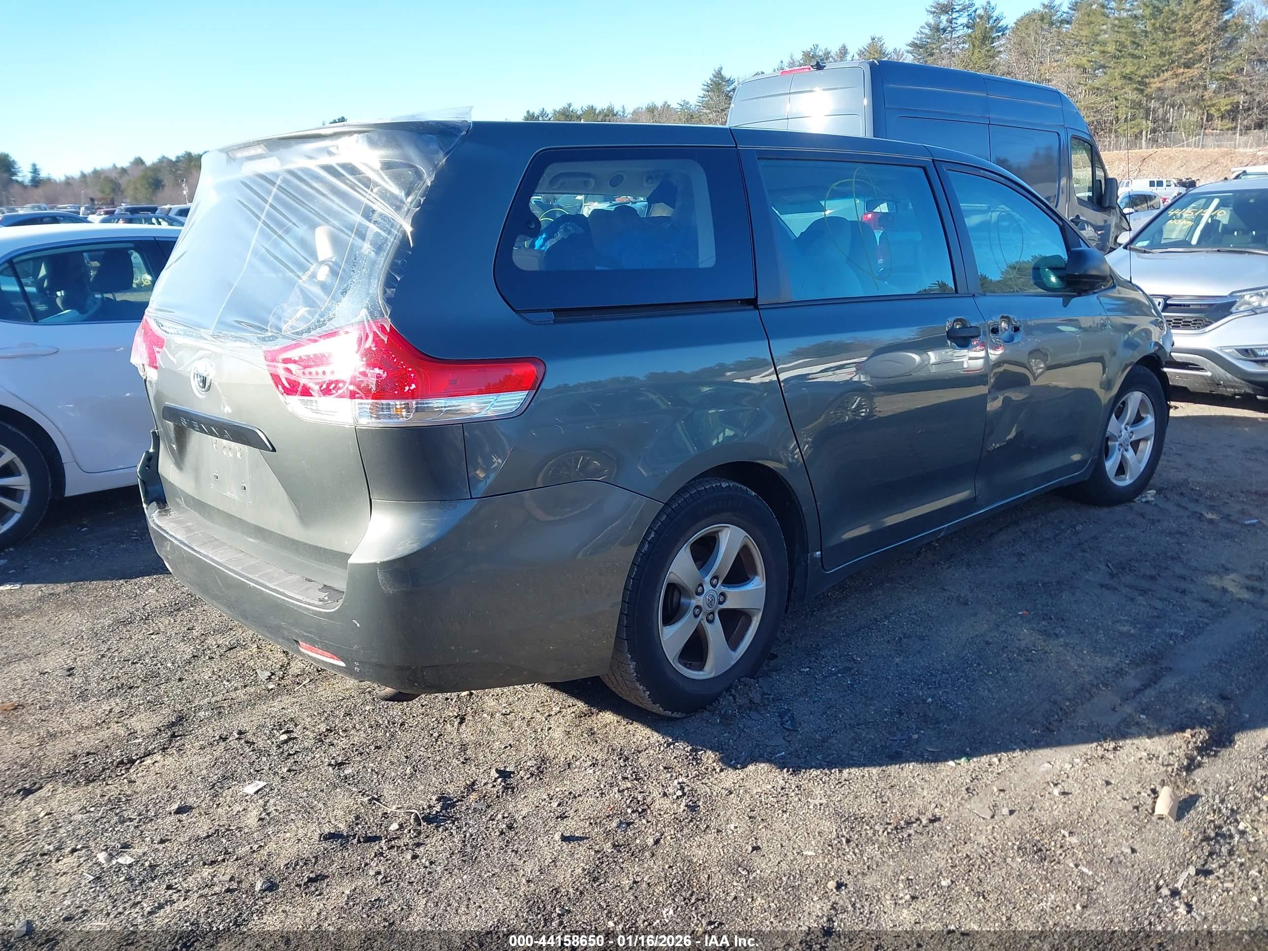 TOYOTA SIENNA image 4