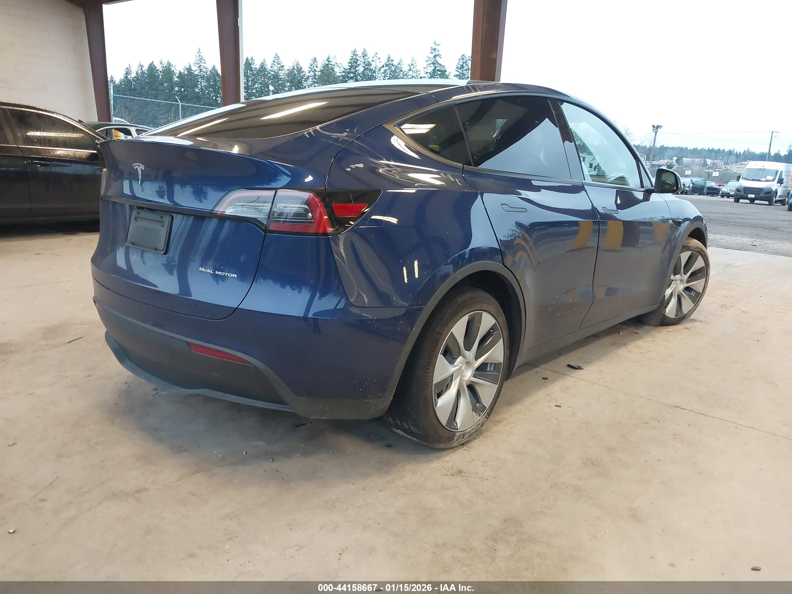 TESLA MODEL image 4