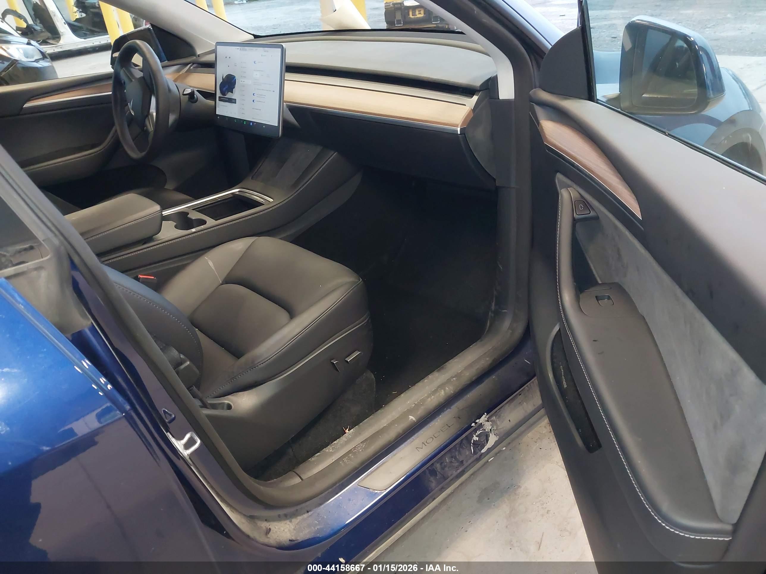 TESLA MODEL image 5