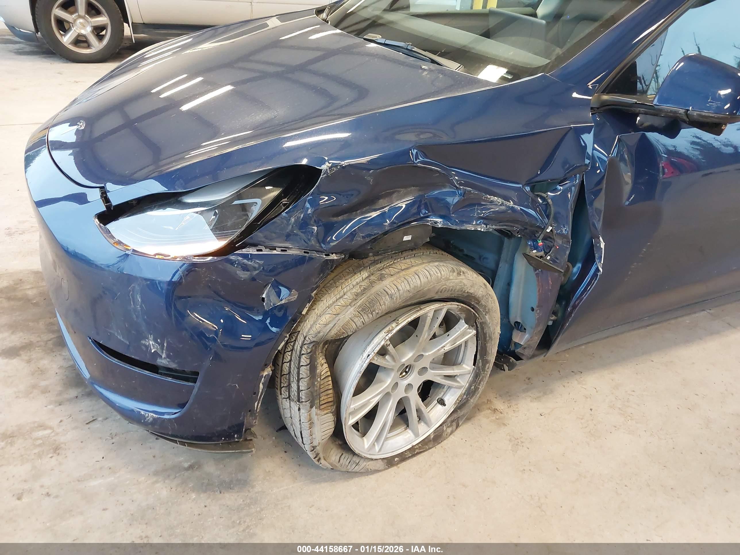 TESLA MODEL image 6