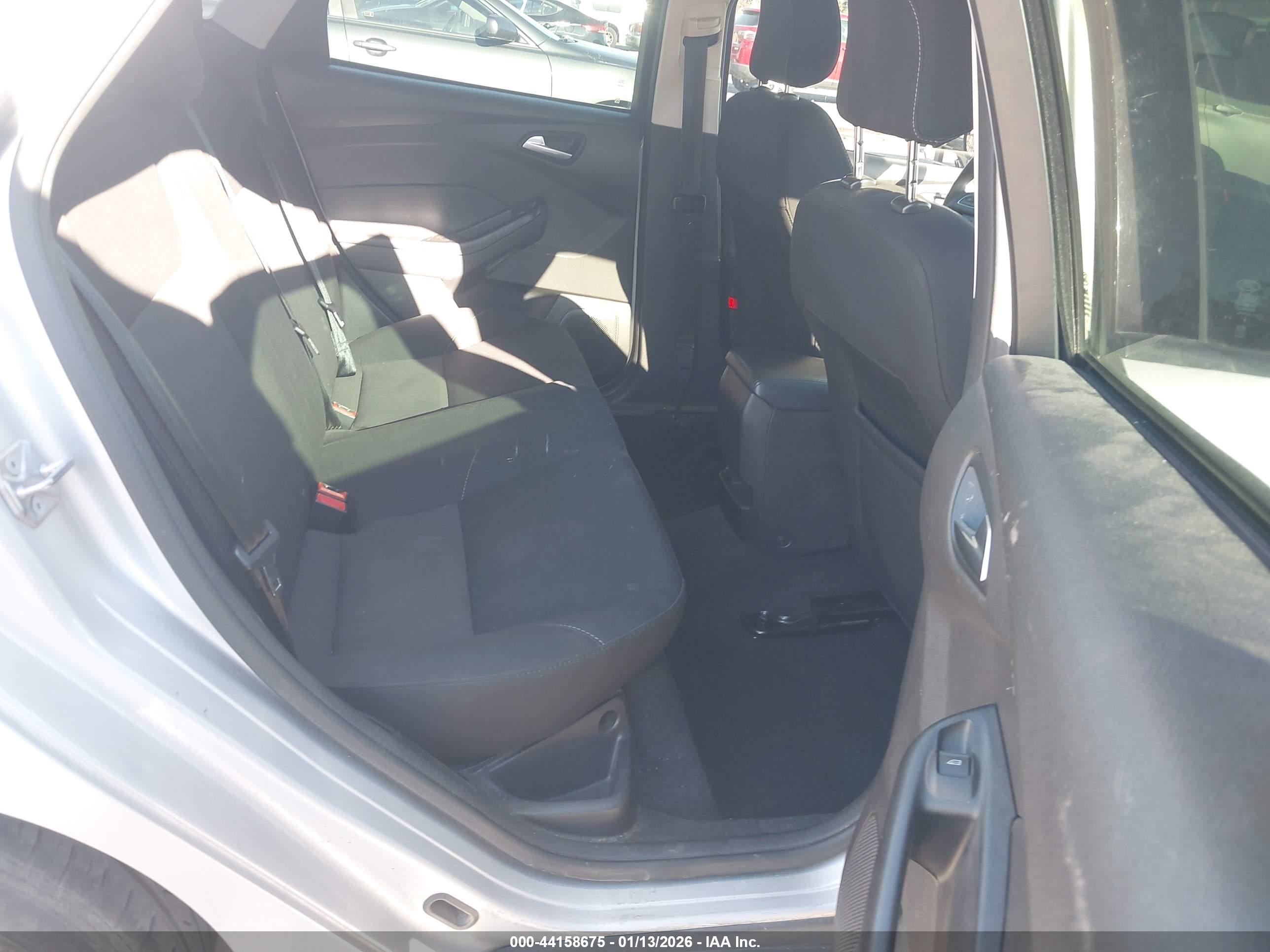 FORD FOCUS image 8