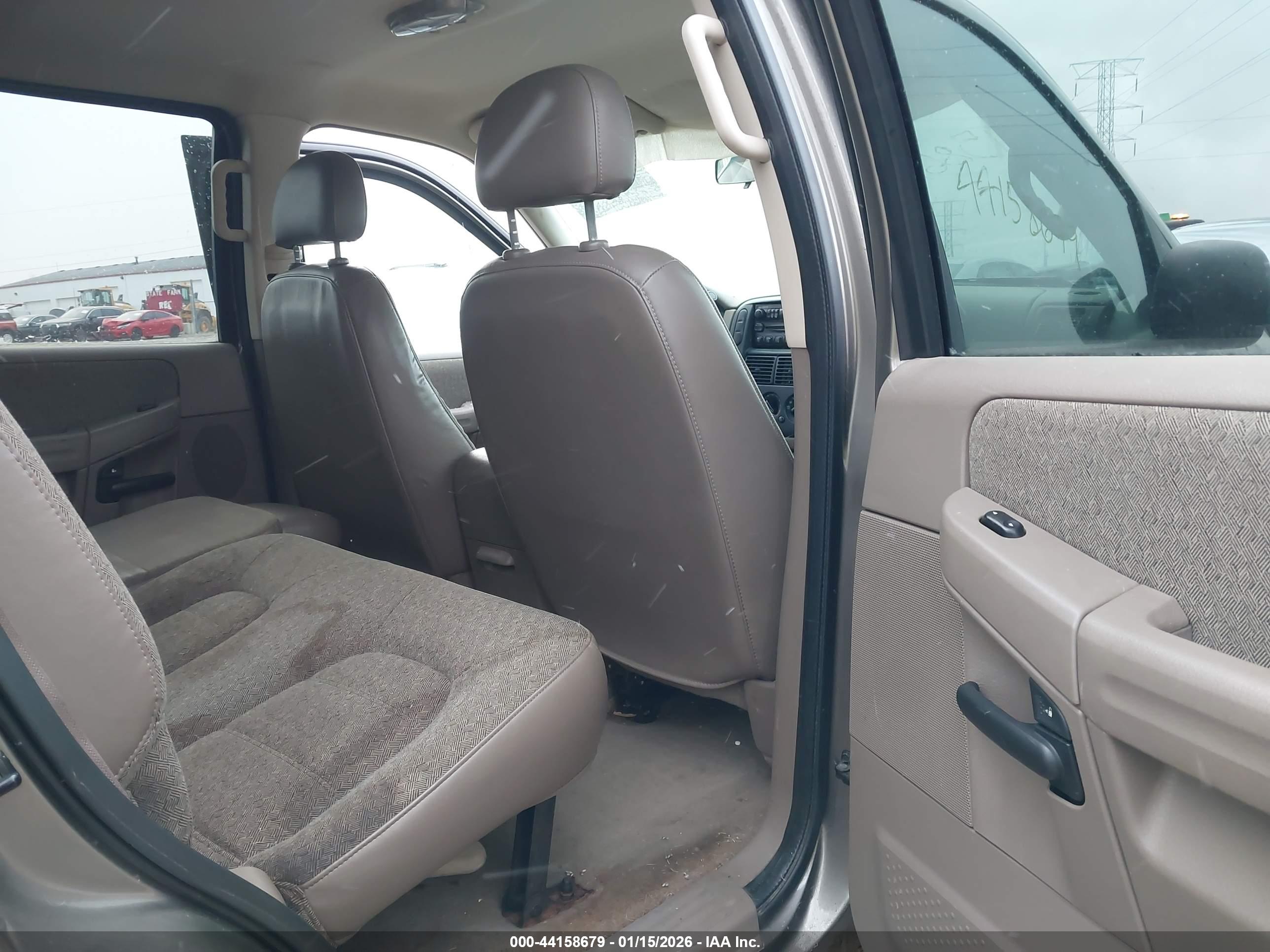 FORD EXPLORER image 8