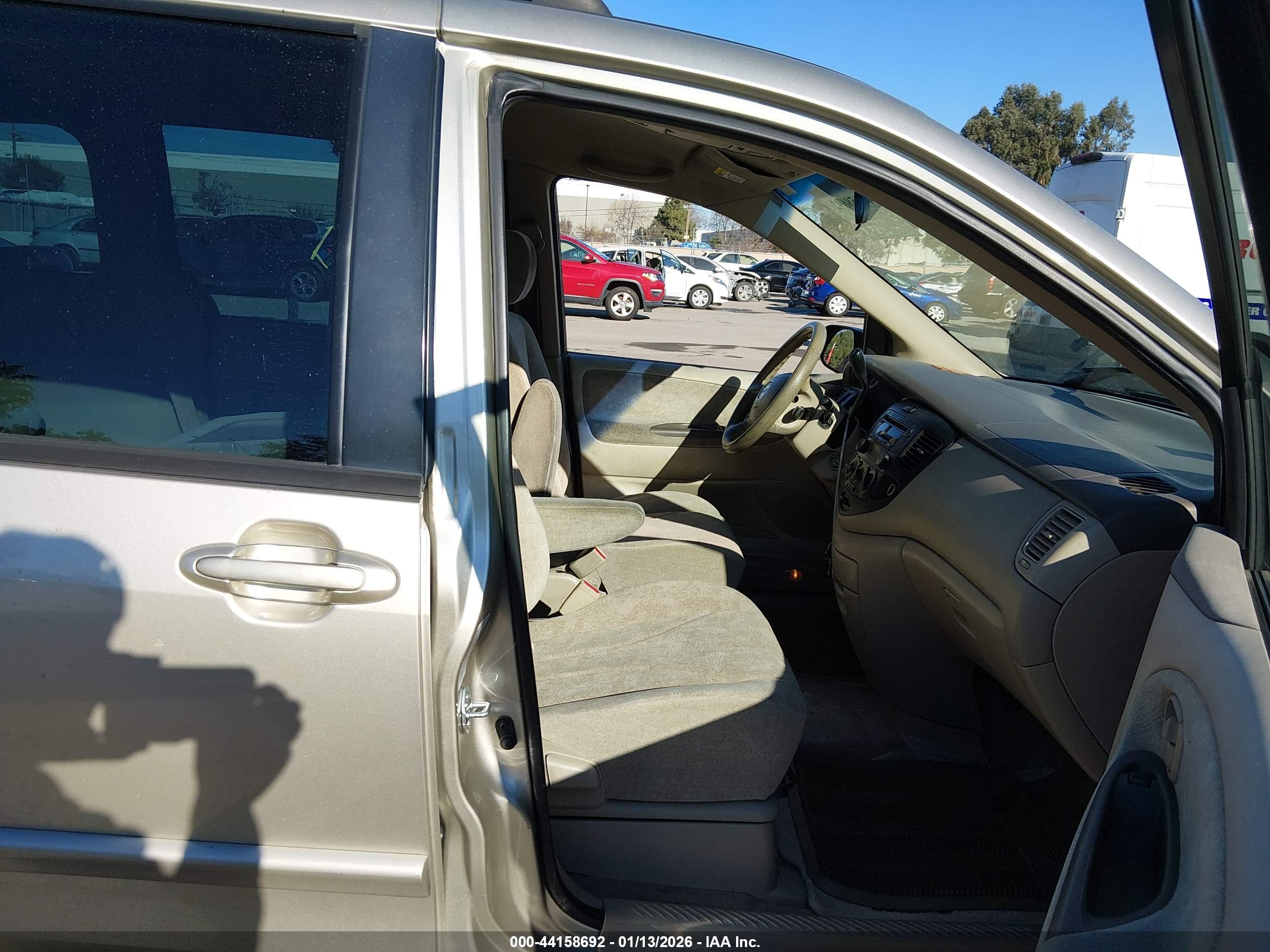 MAZDA MPV image 5