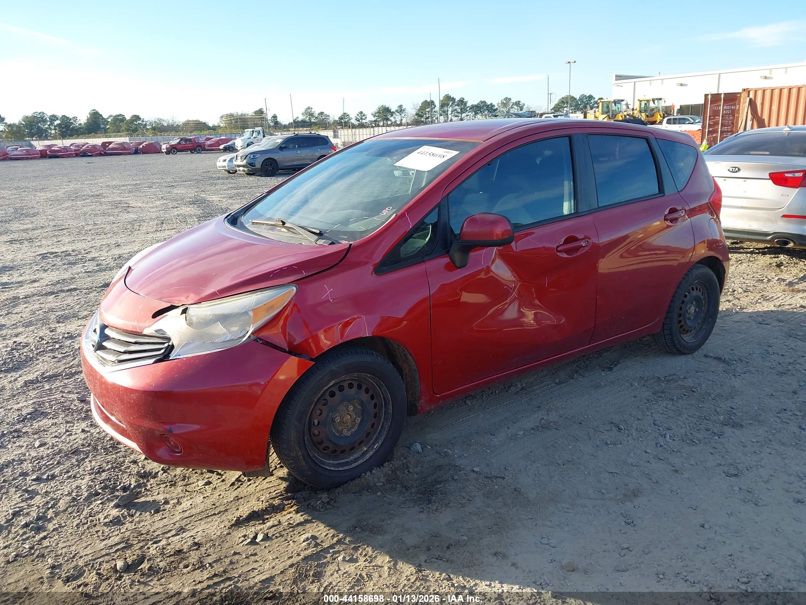 NISSAN VERSA image 2