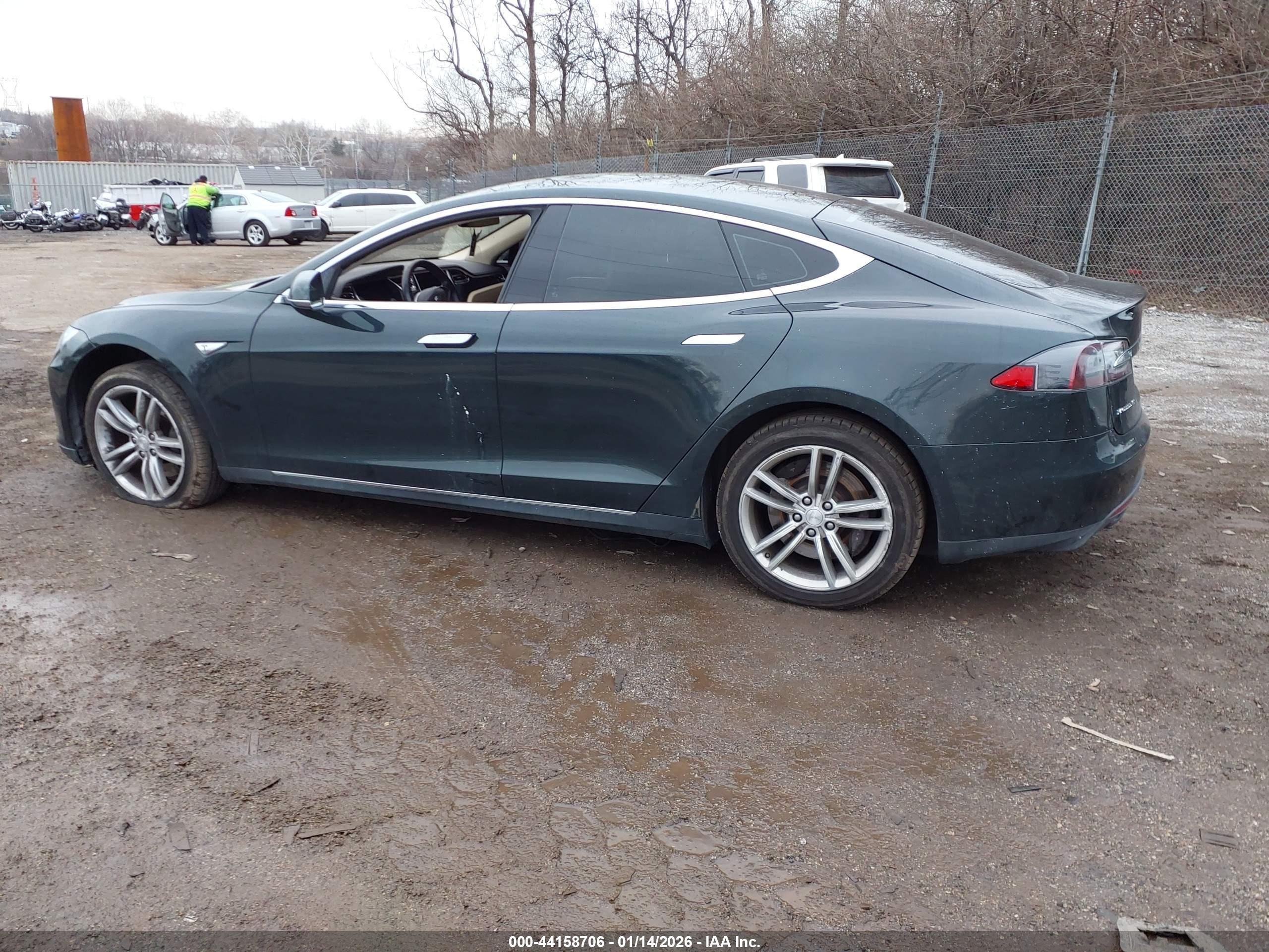 TESLA MODEL image 3