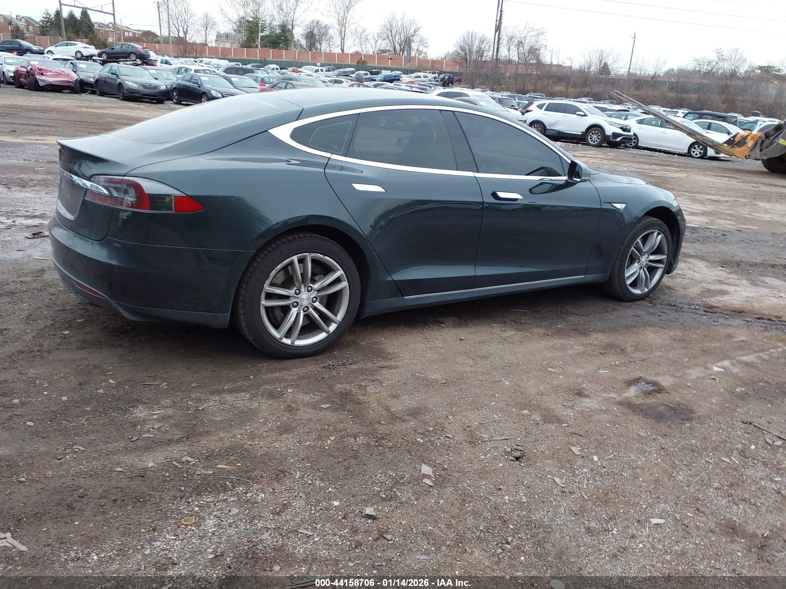 TESLA MODEL image 4