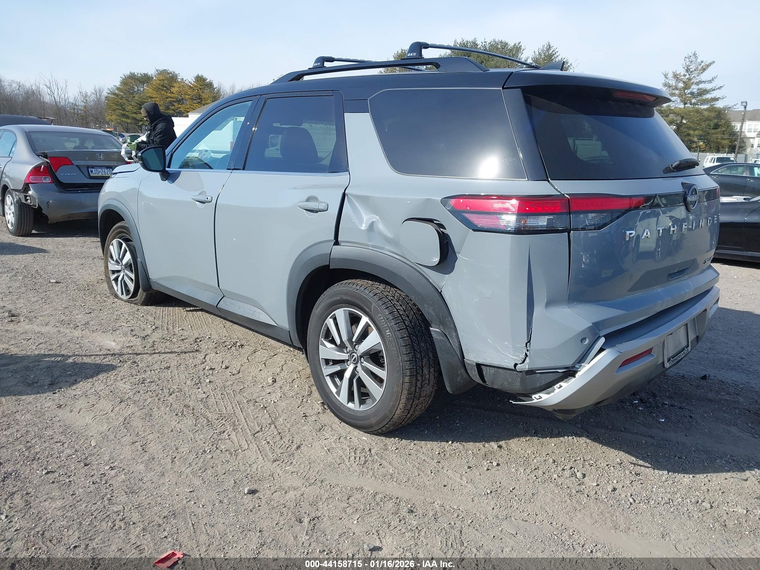 NISSAN PATHFINDER image 3