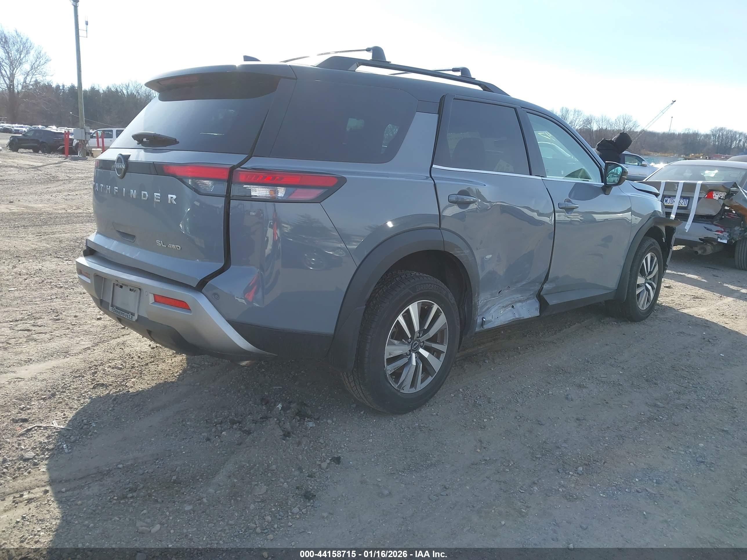 NISSAN PATHFINDER image 4