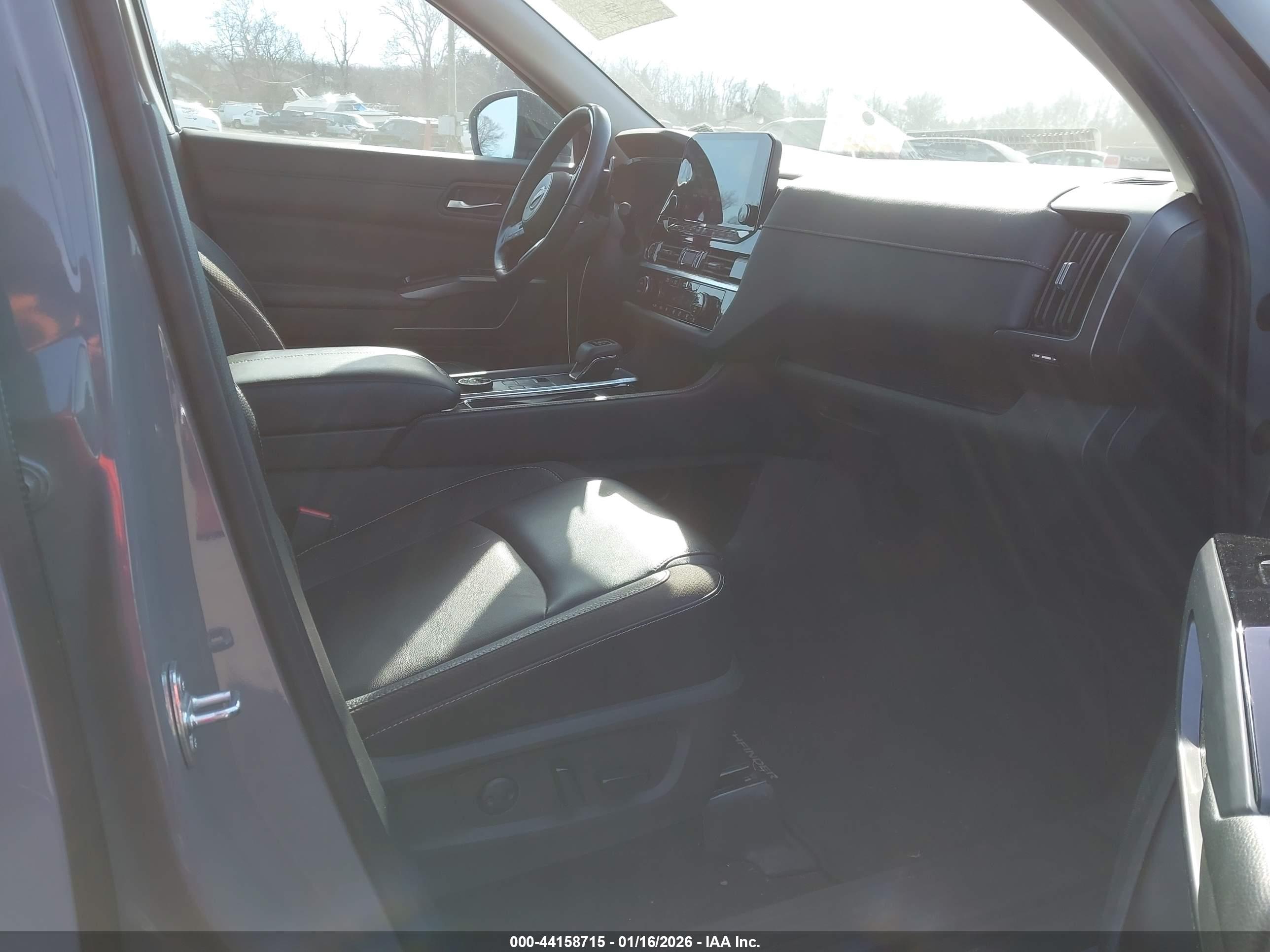 NISSAN PATHFINDER image 5