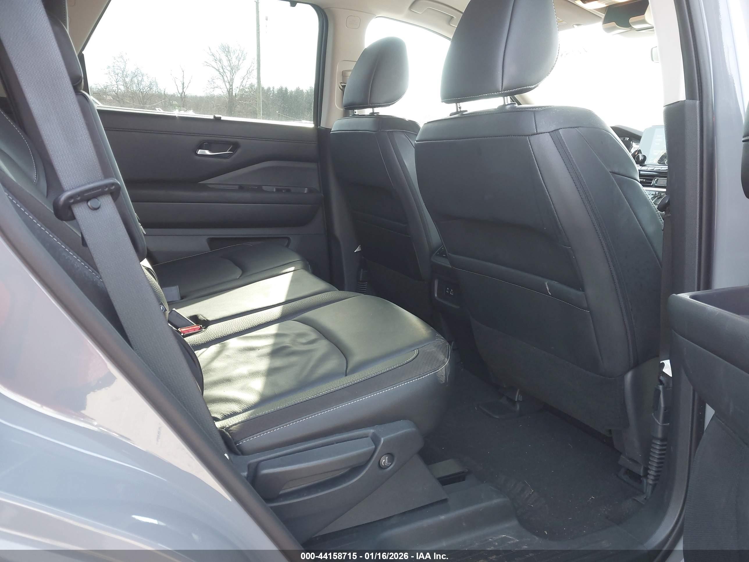 NISSAN PATHFINDER image 8