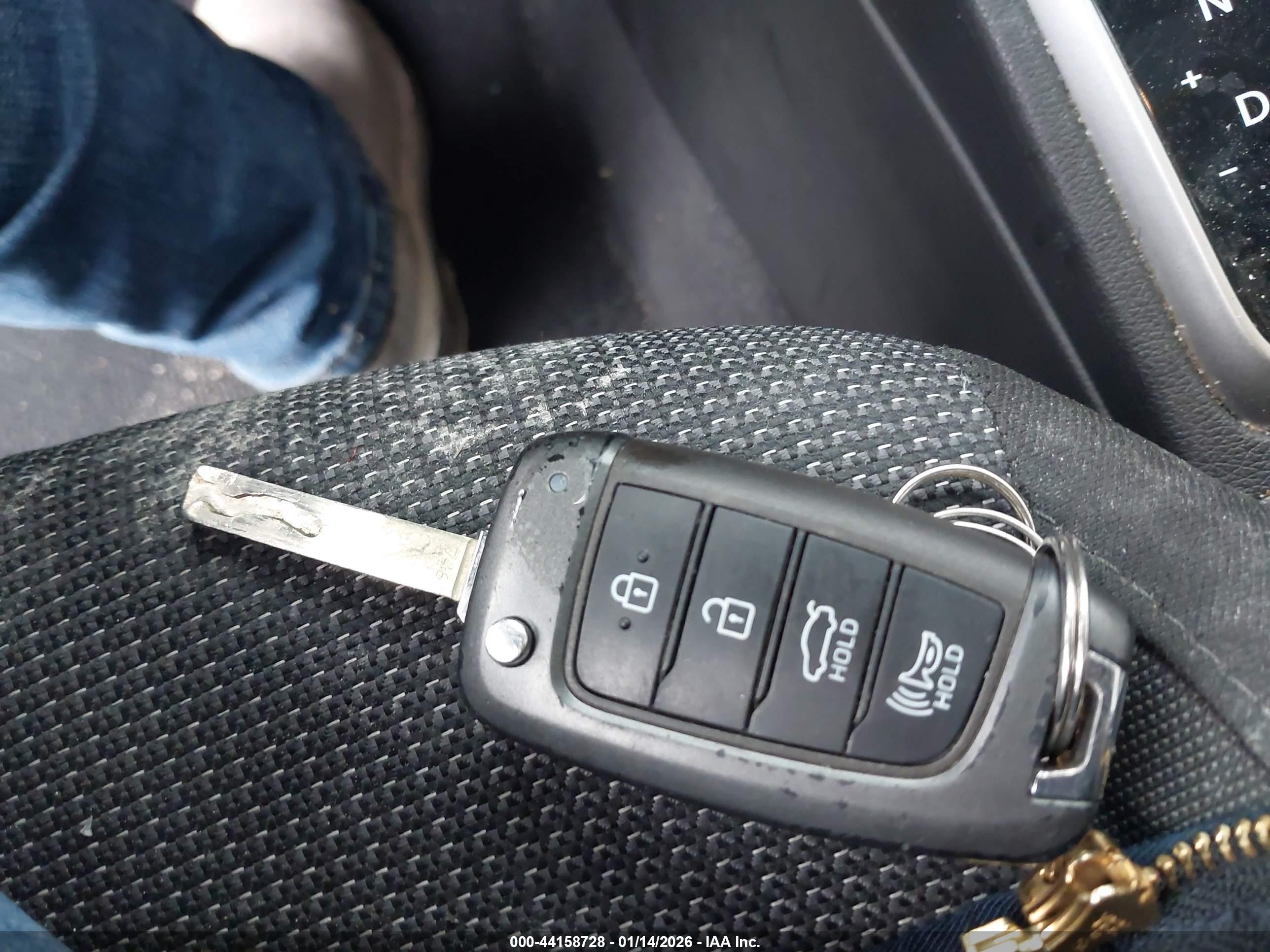 HYUNDAI ACCENT image 11