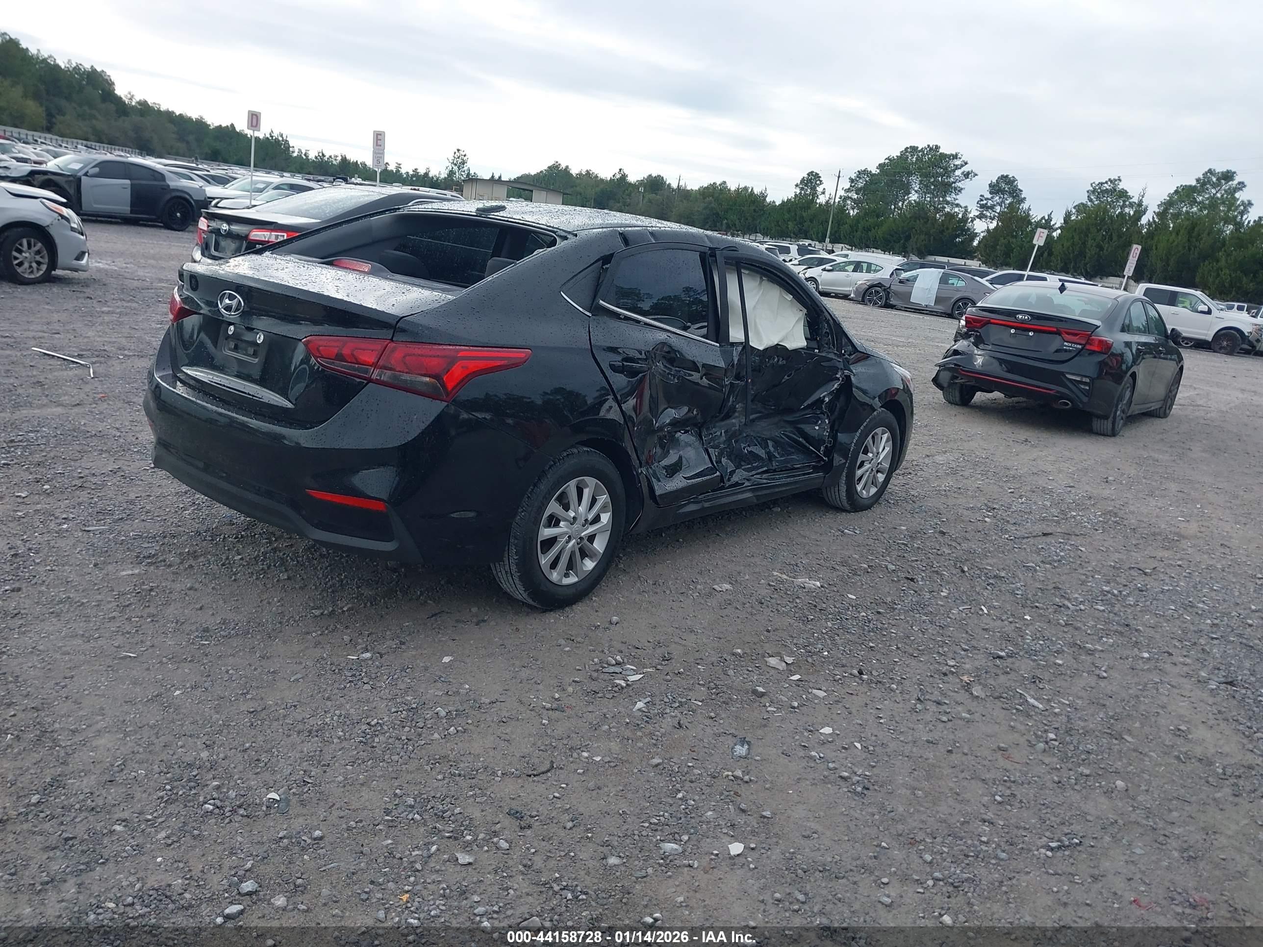 HYUNDAI ACCENT image 4