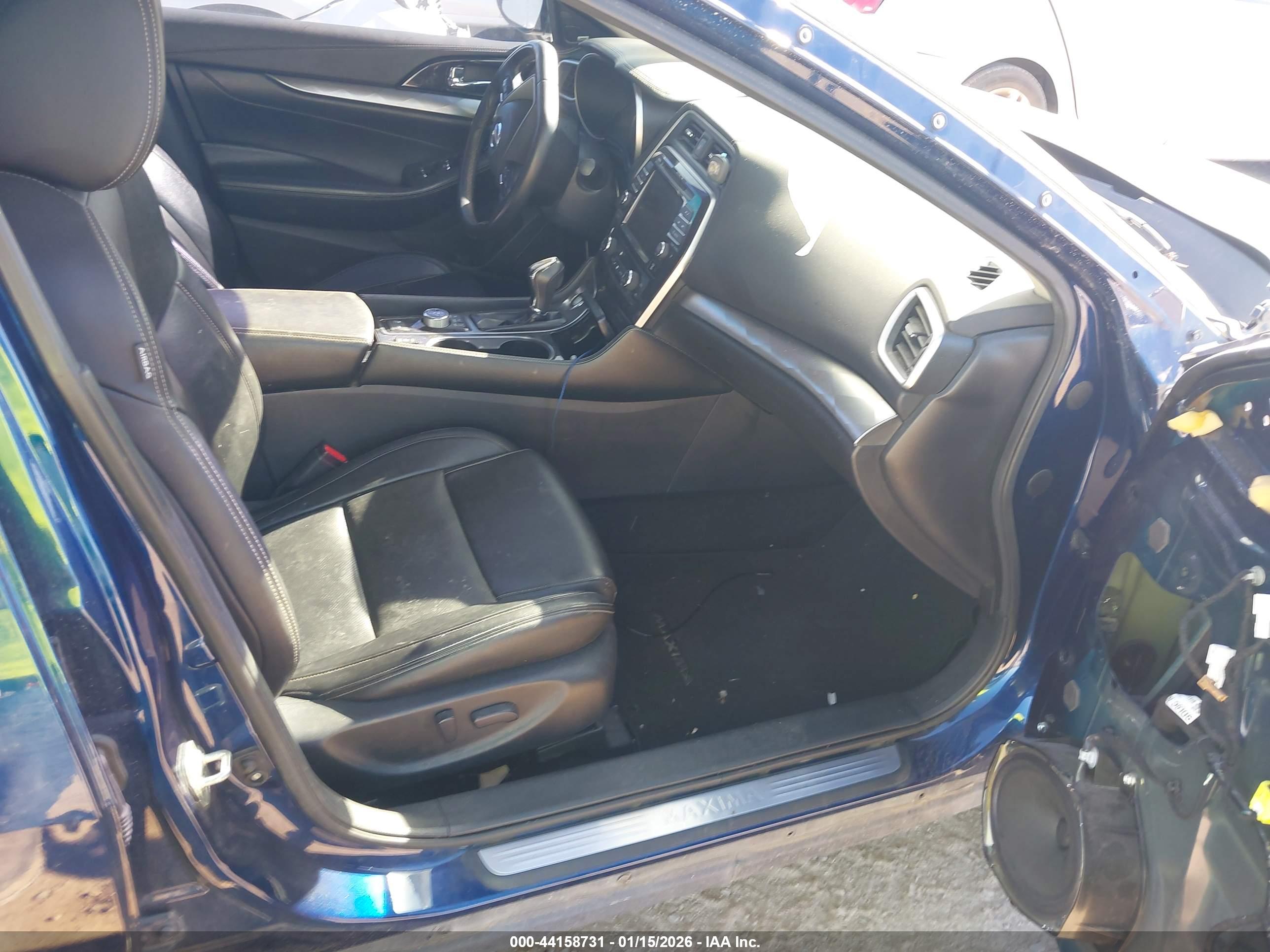 NISSAN MAXIMA image 5