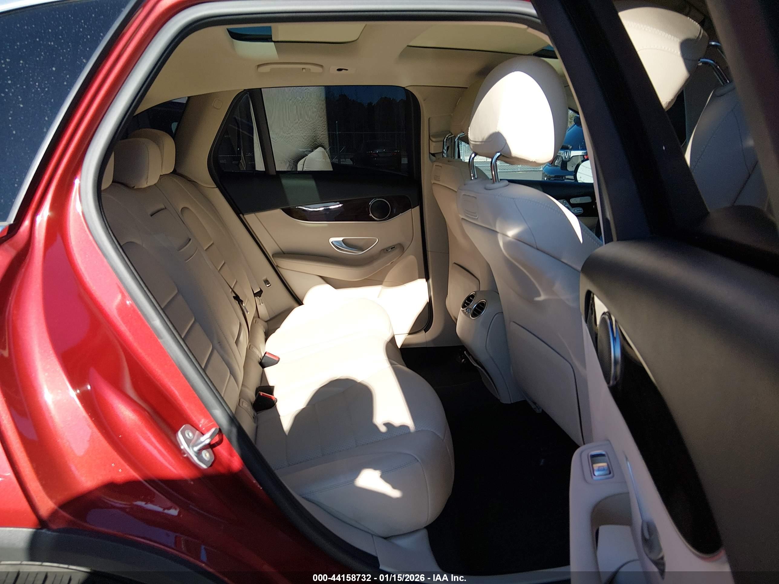 MERCEDES-BENZ GLC image 8