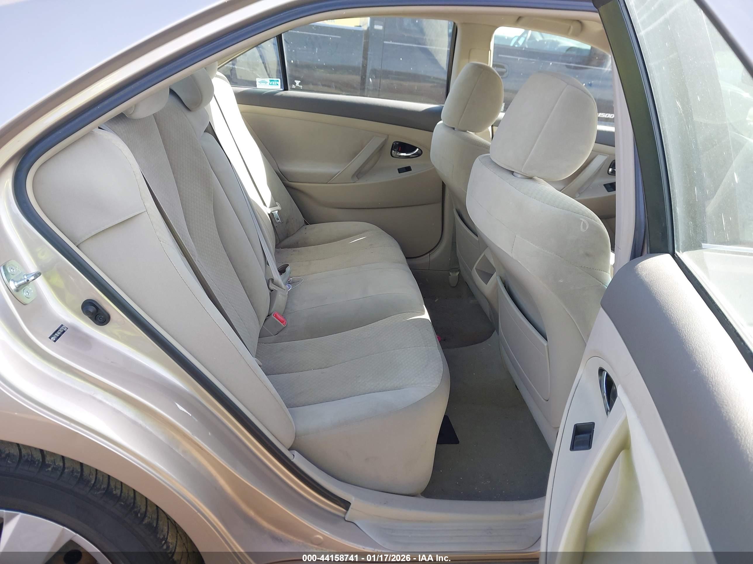 TOYOTA CAMRY image 8