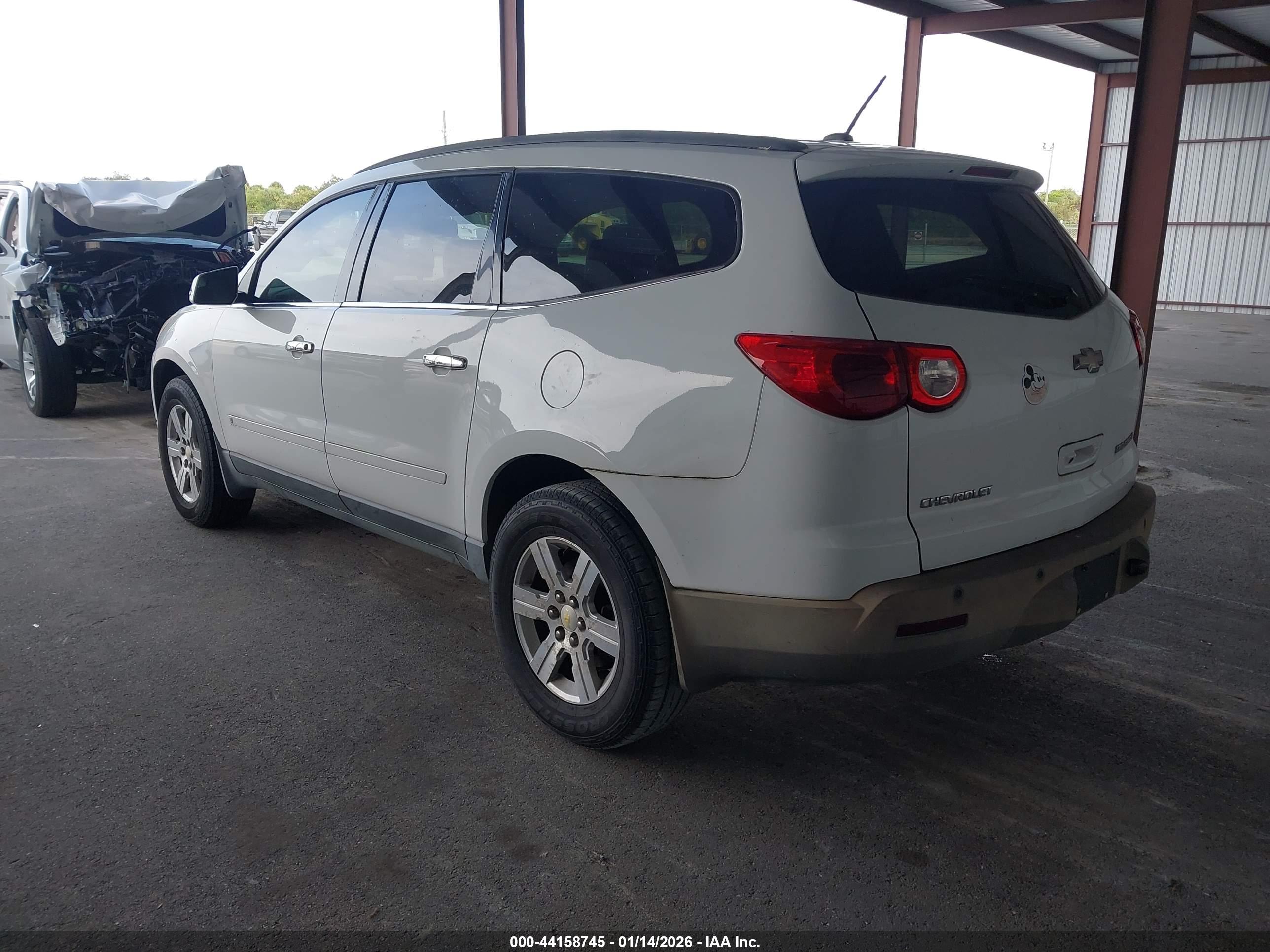 CHEVROLET TRAVERSE image 3