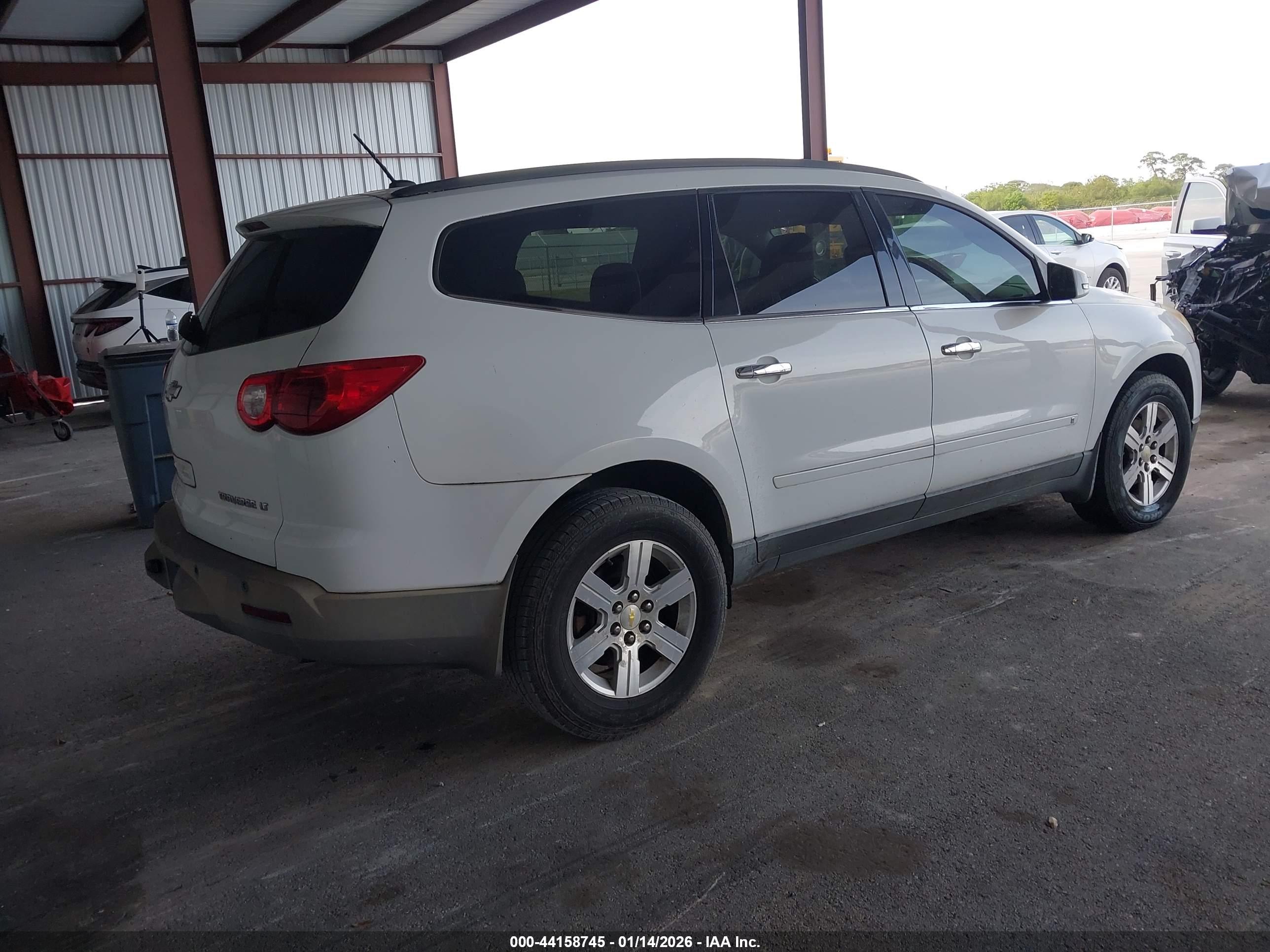 CHEVROLET TRAVERSE image 4