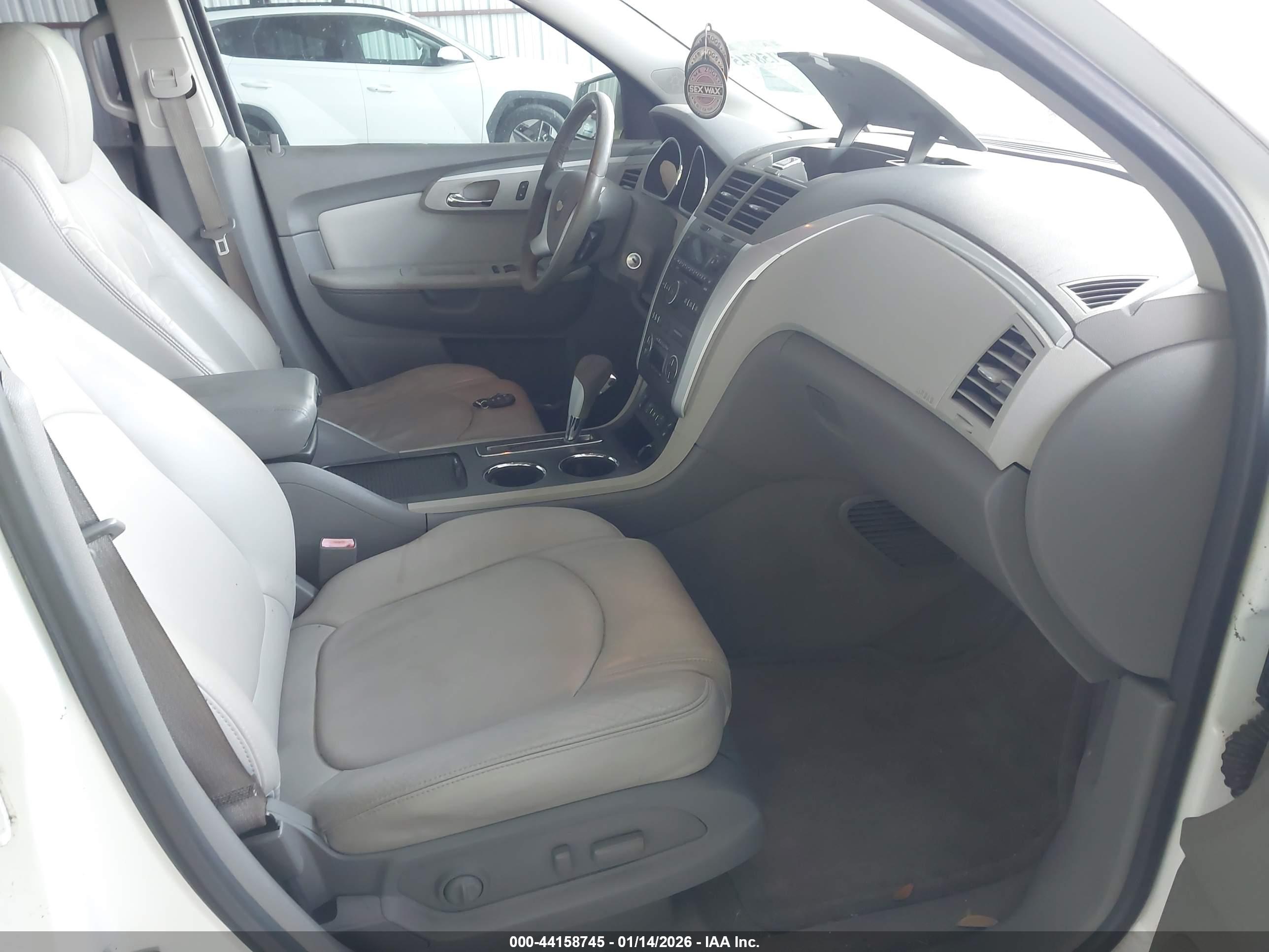 CHEVROLET TRAVERSE image 5