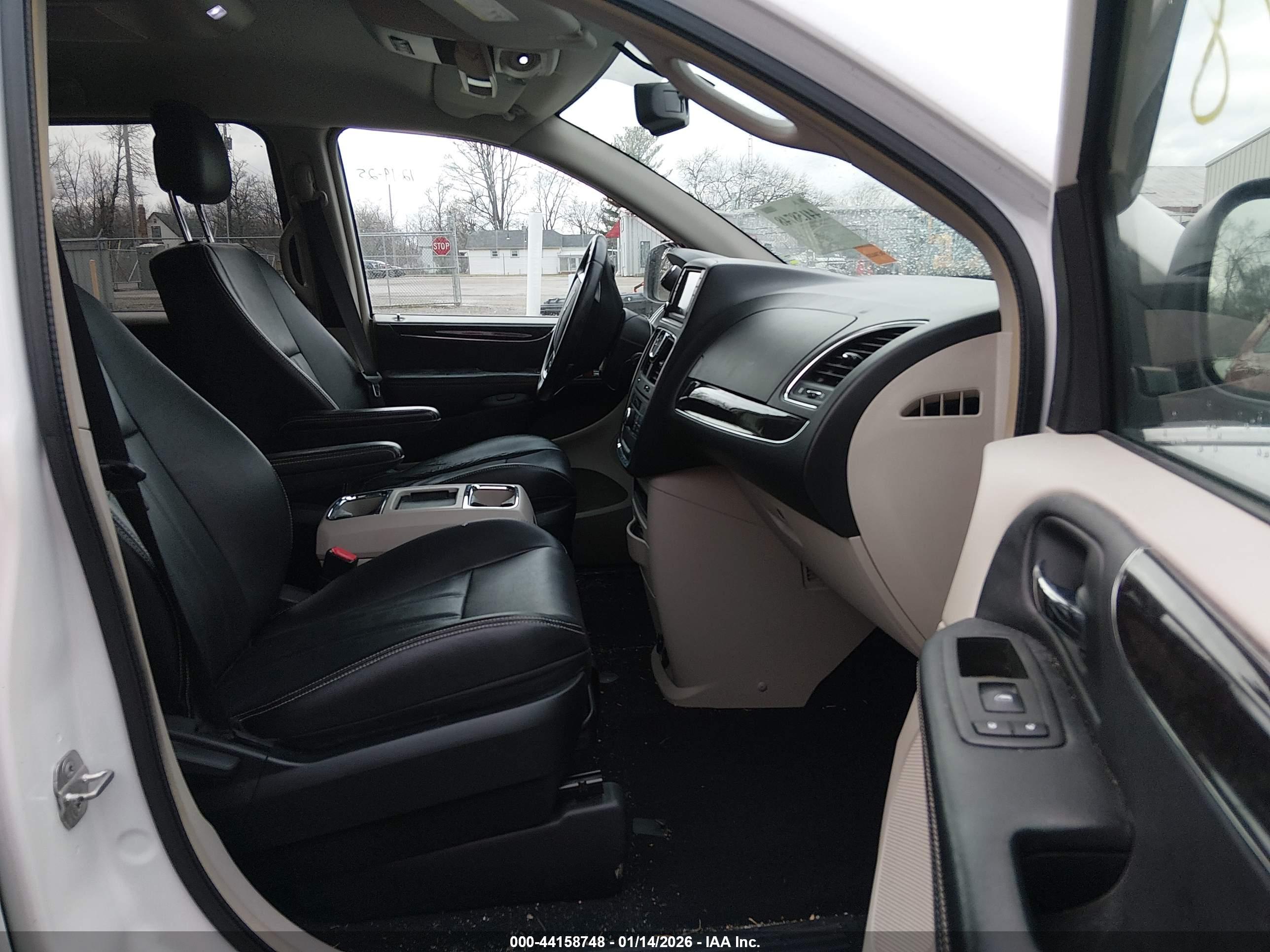 CHRYSLER TOWN image 5