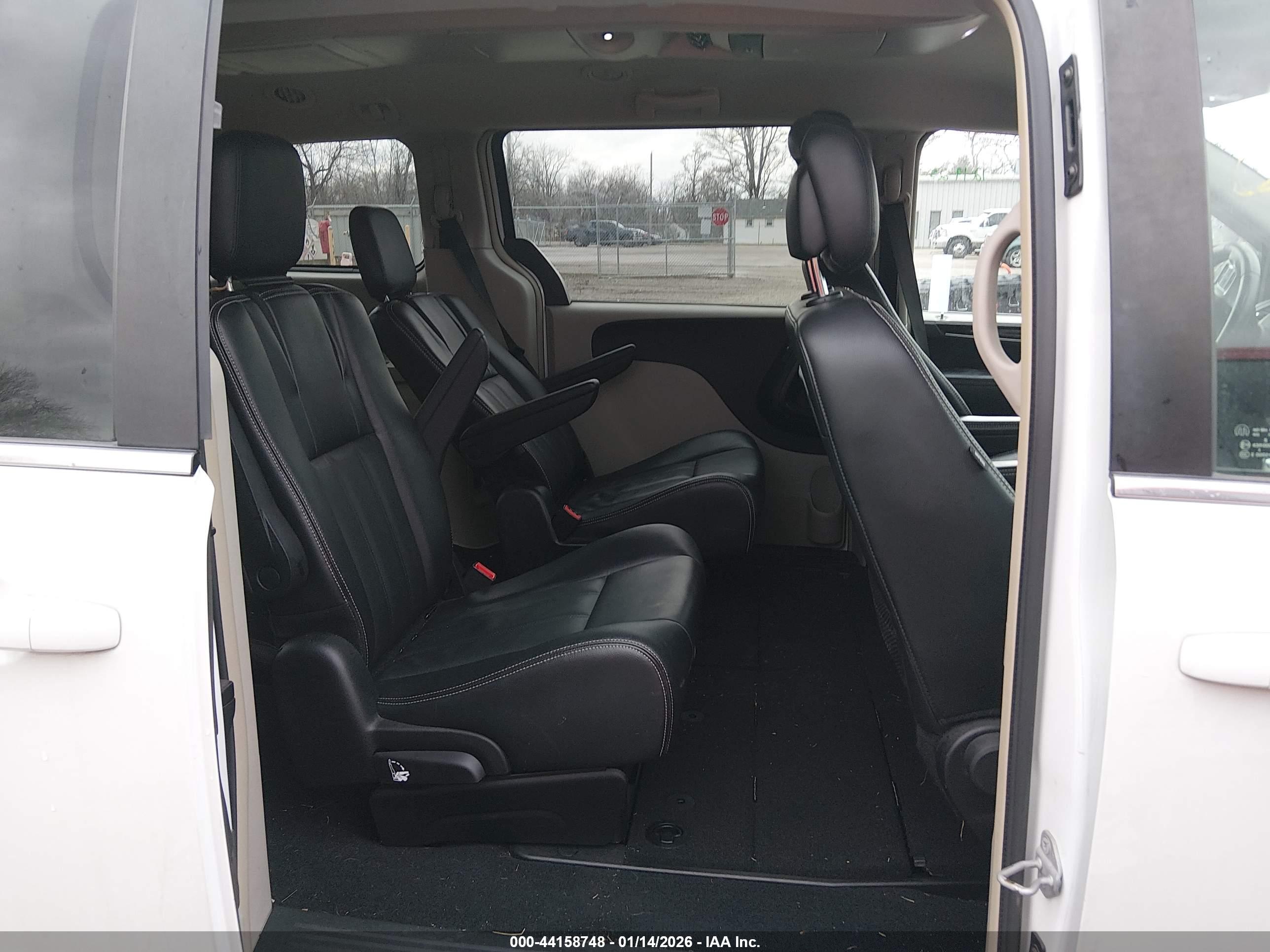 CHRYSLER TOWN image 8