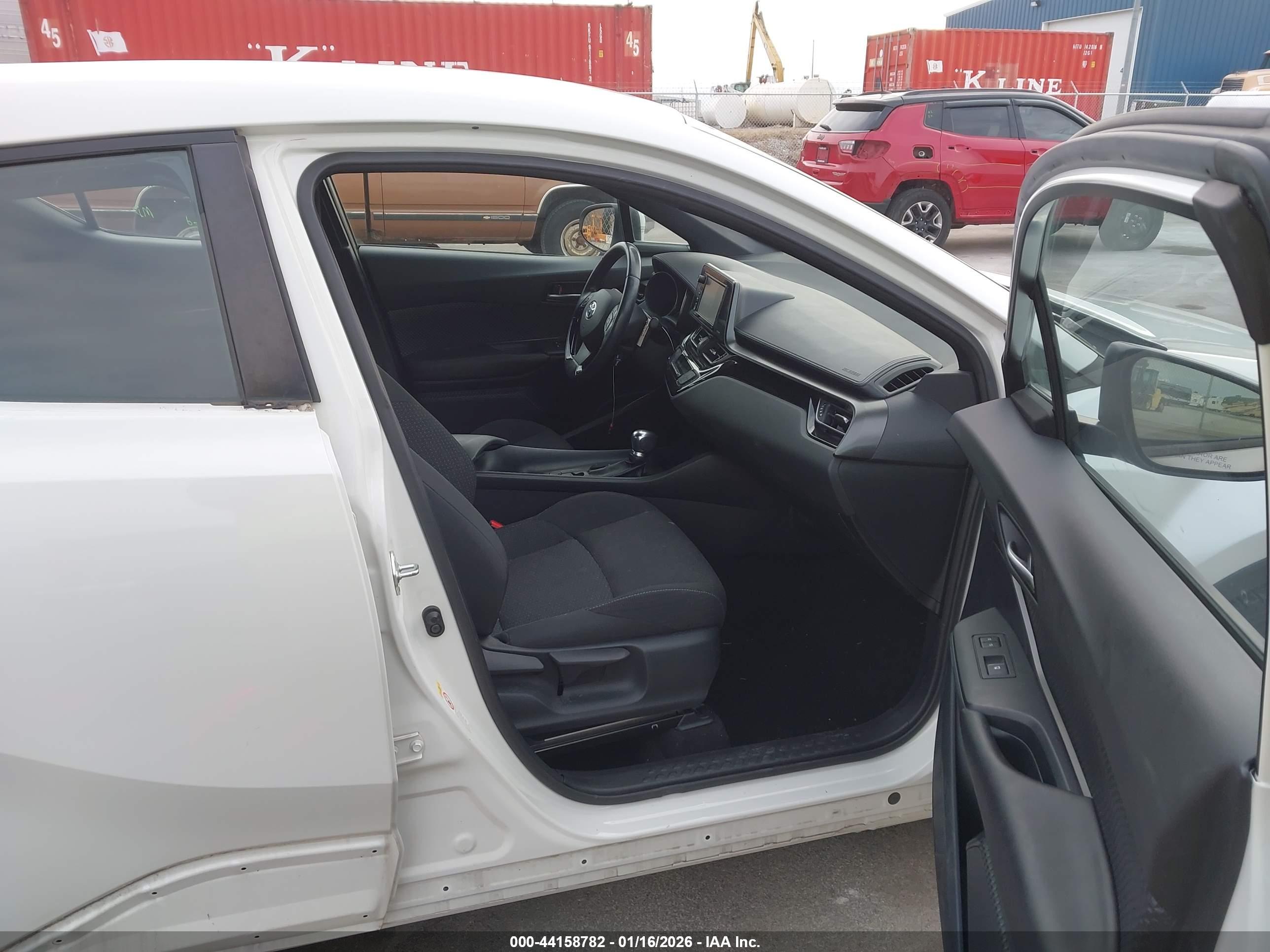 TOYOTA C-HR image 5