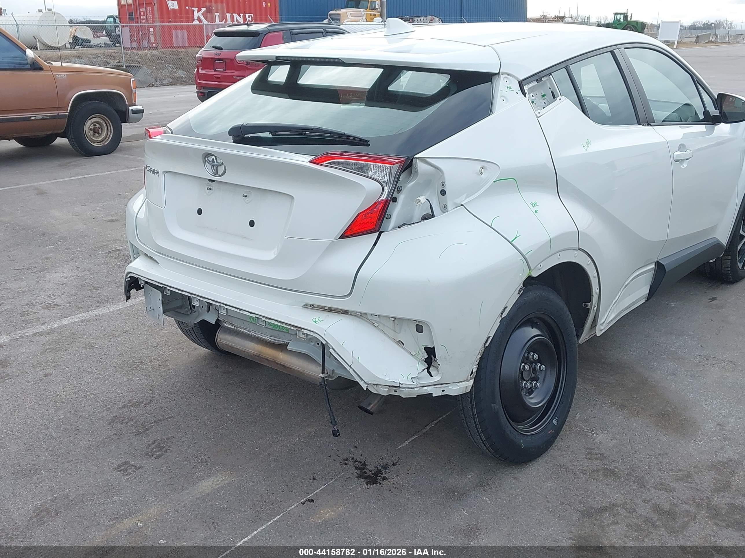 TOYOTA C-HR image 6