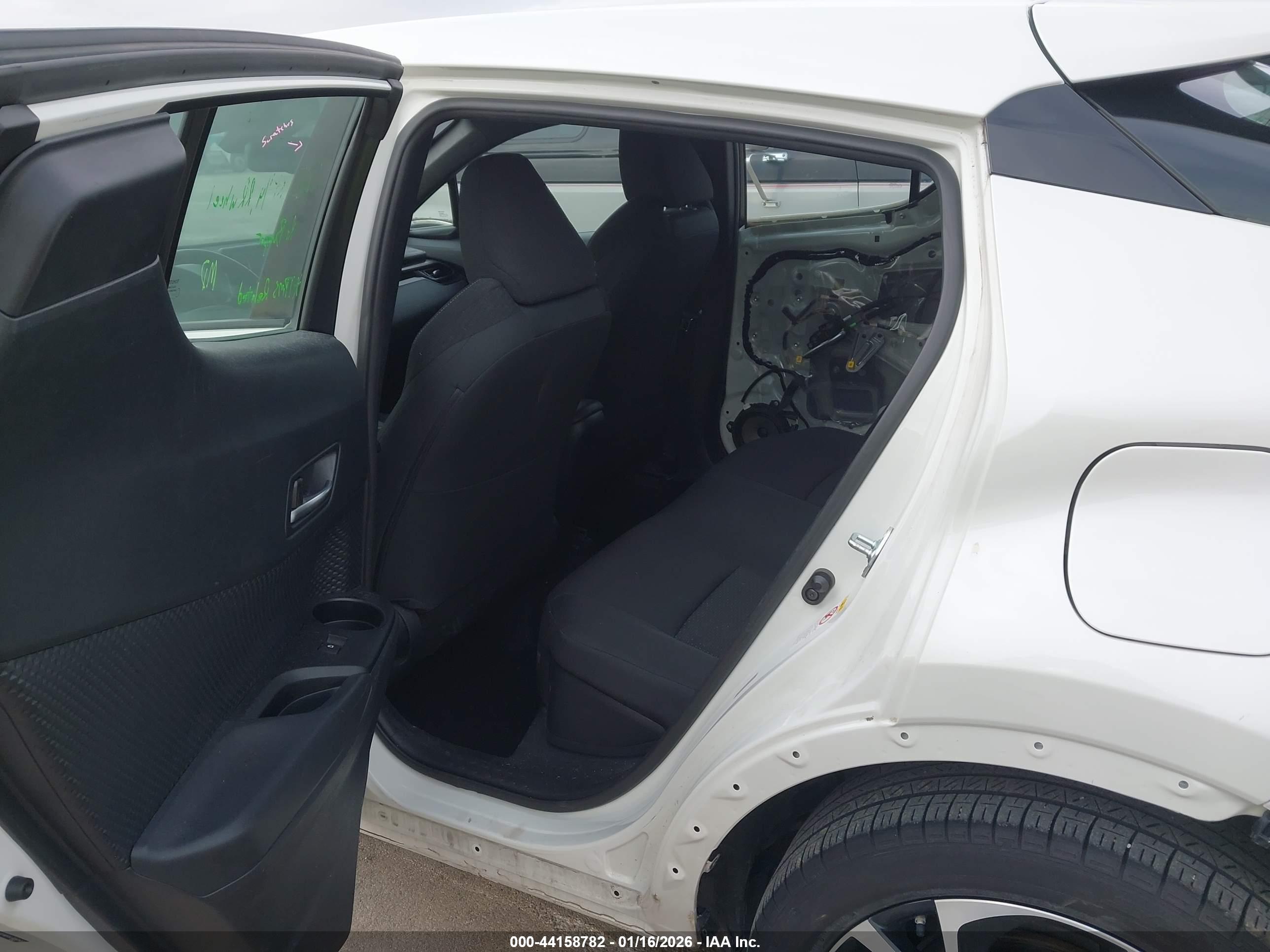 TOYOTA C-HR image 8
