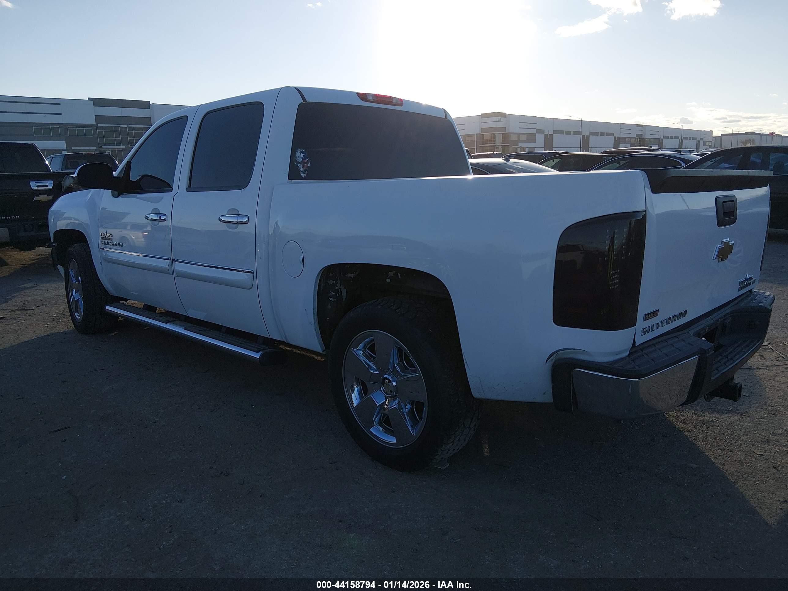 CHEVROLET SILVERADO image 3