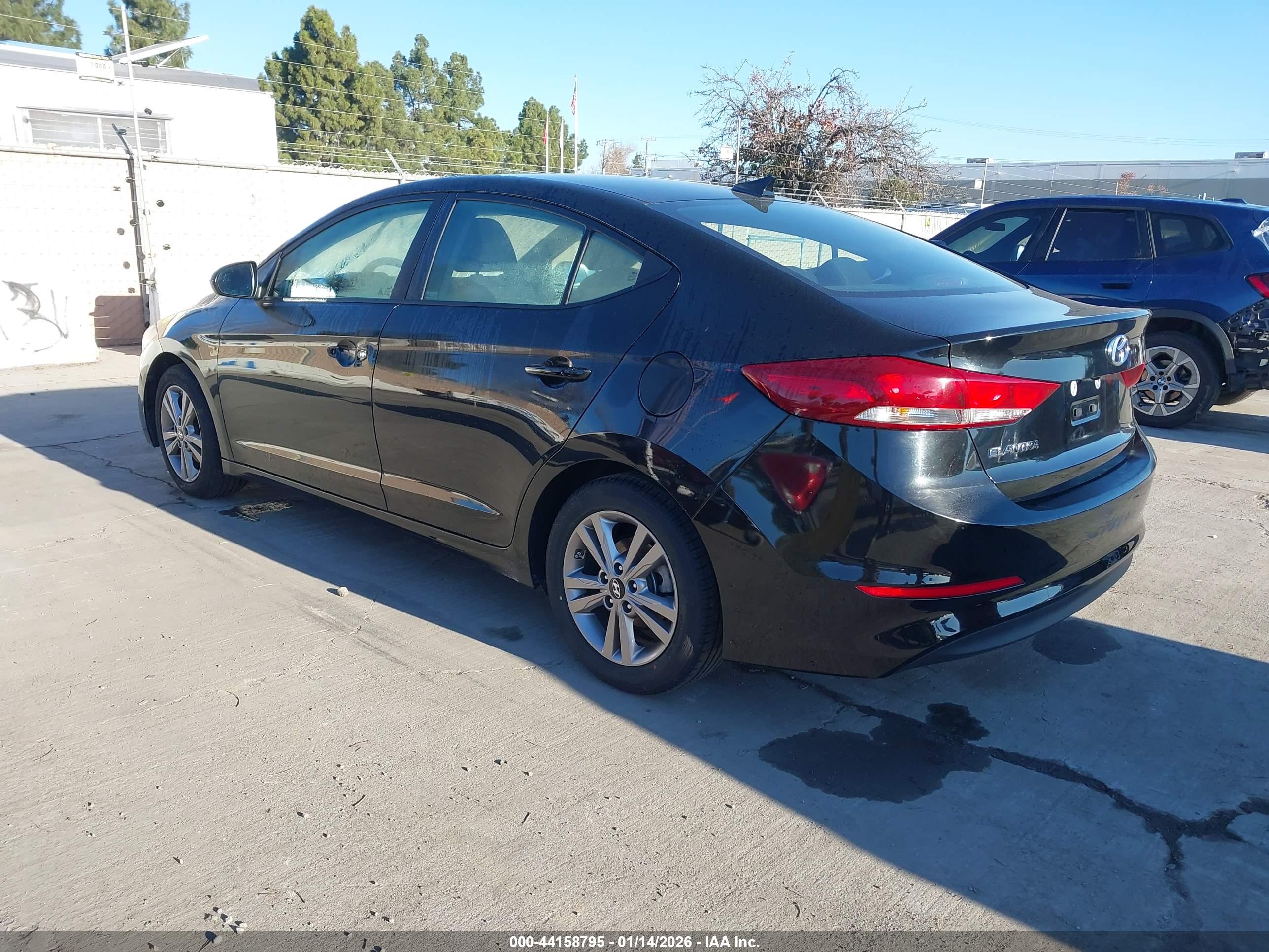 HYUNDAI ELANTRA image 3