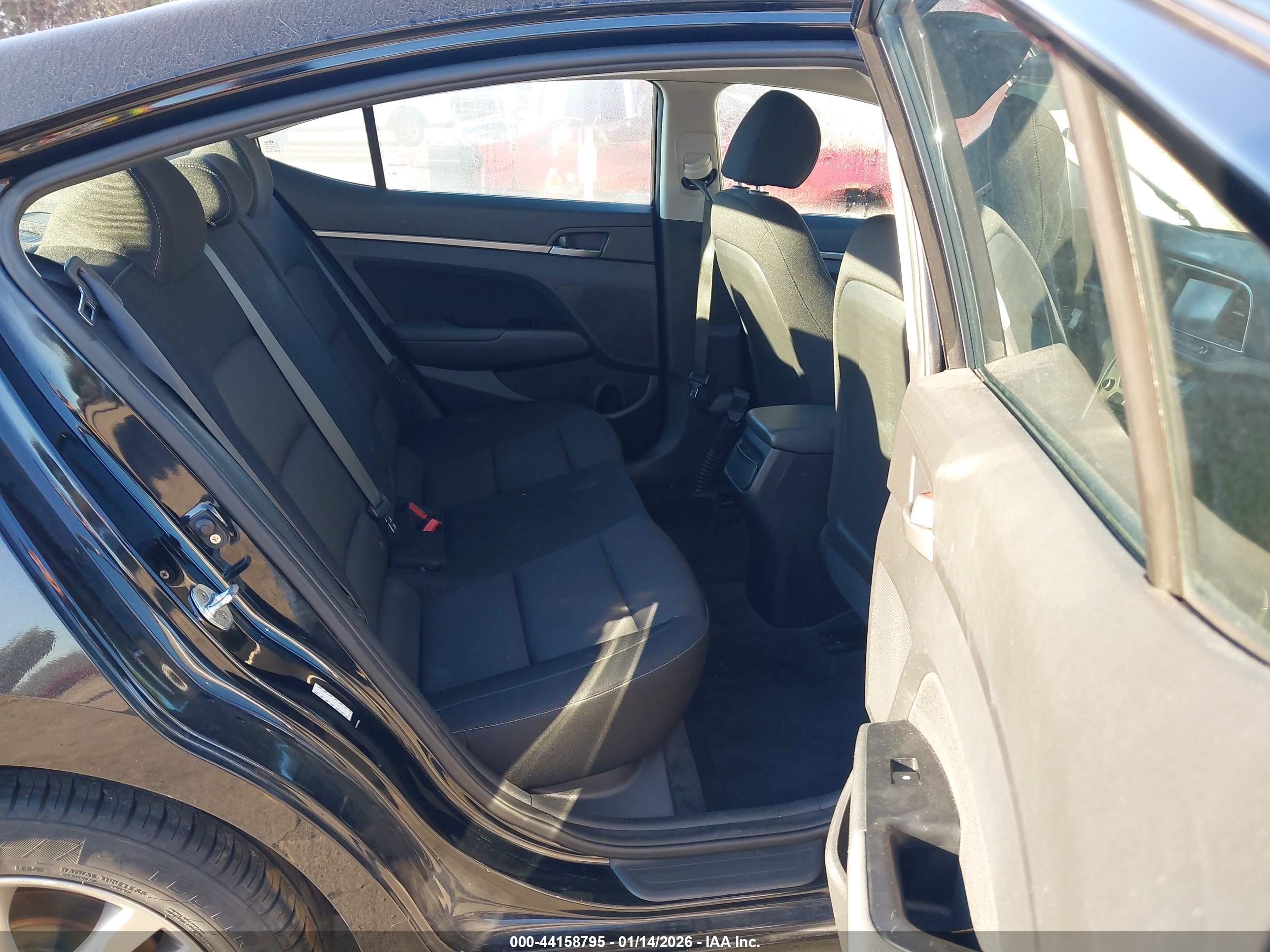 HYUNDAI ELANTRA image 8