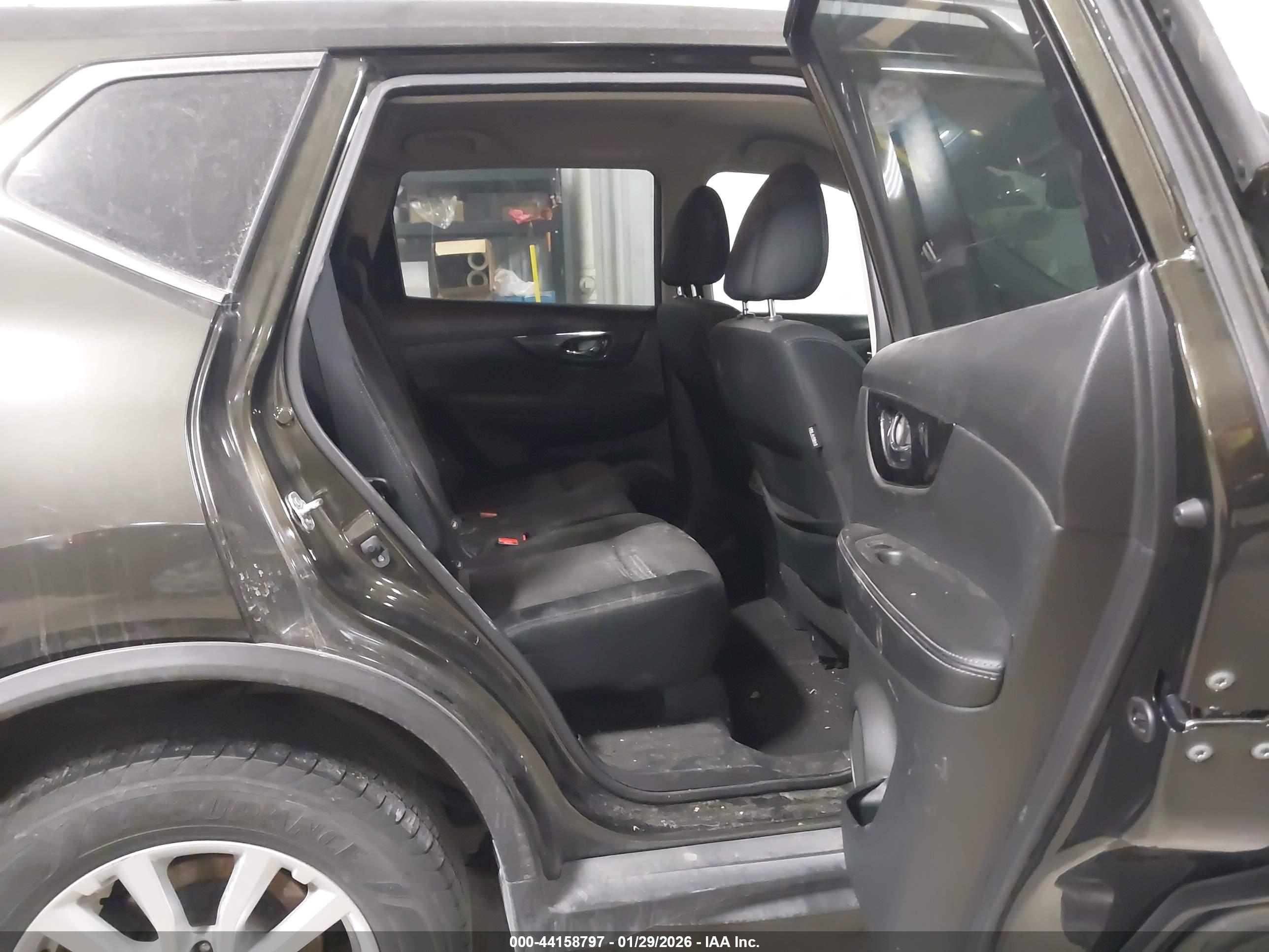 NISSAN ROGUE image 8