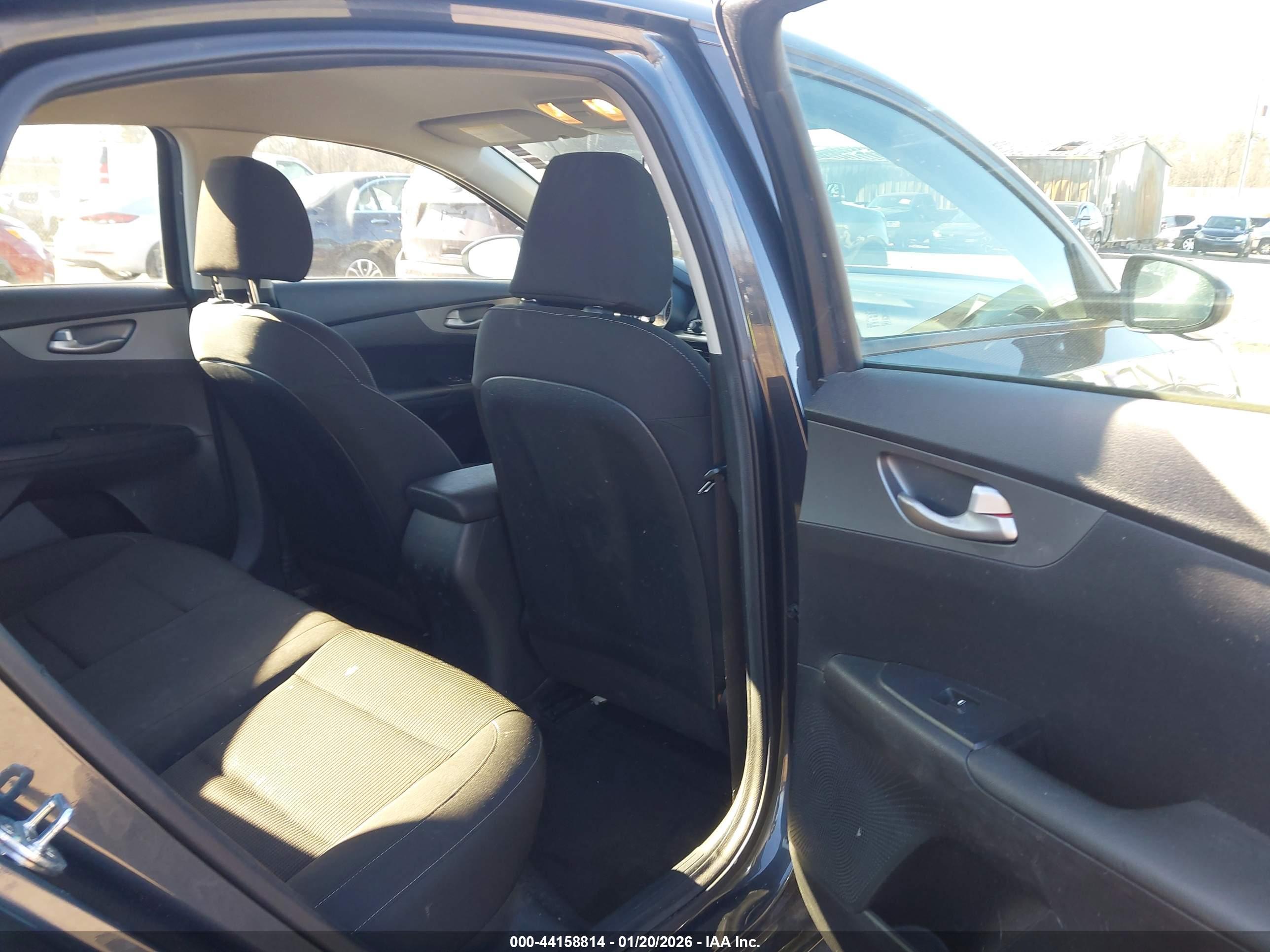 KIA FORTE image 8