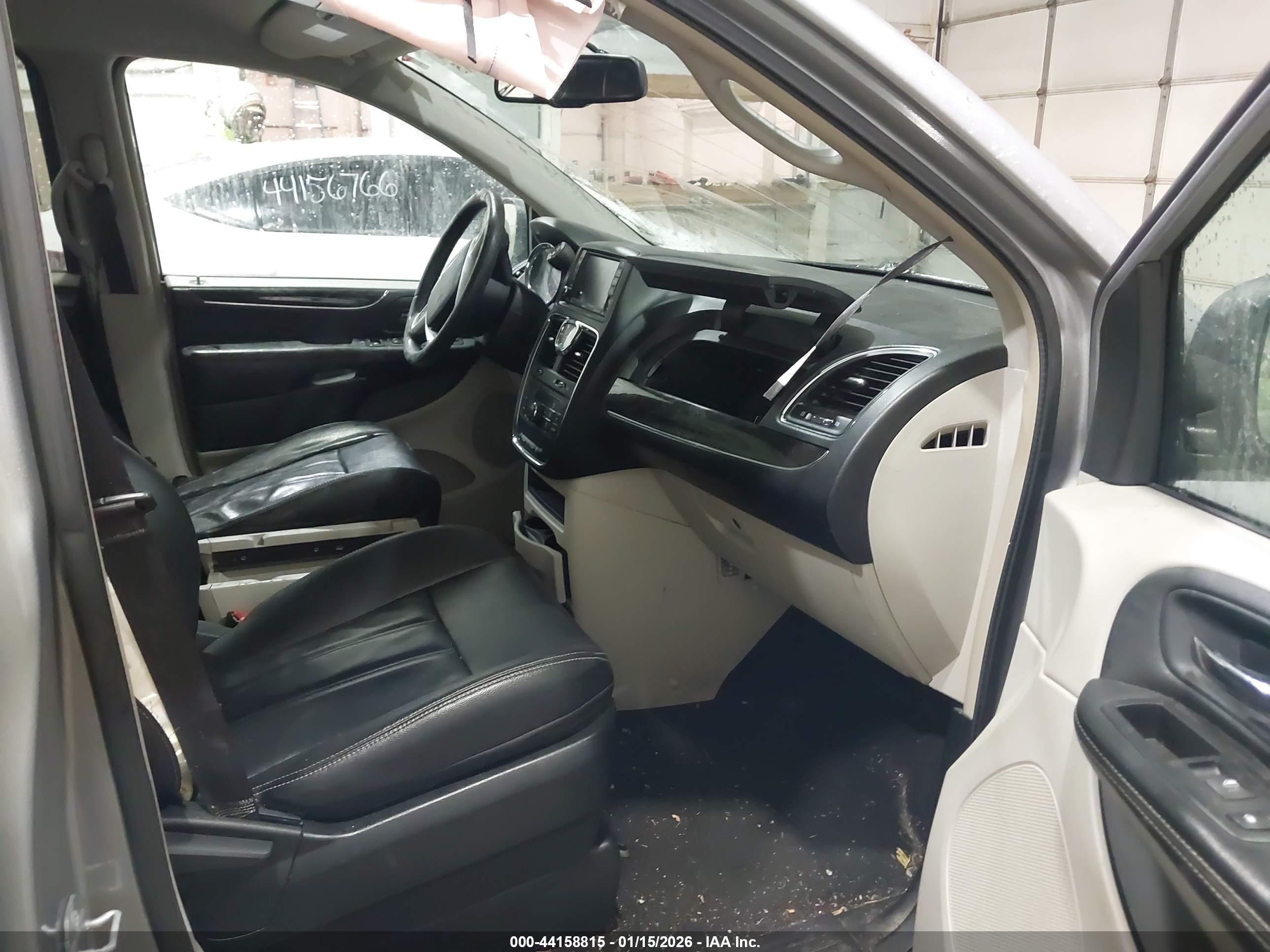 CHRYSLER TOWN image 5
