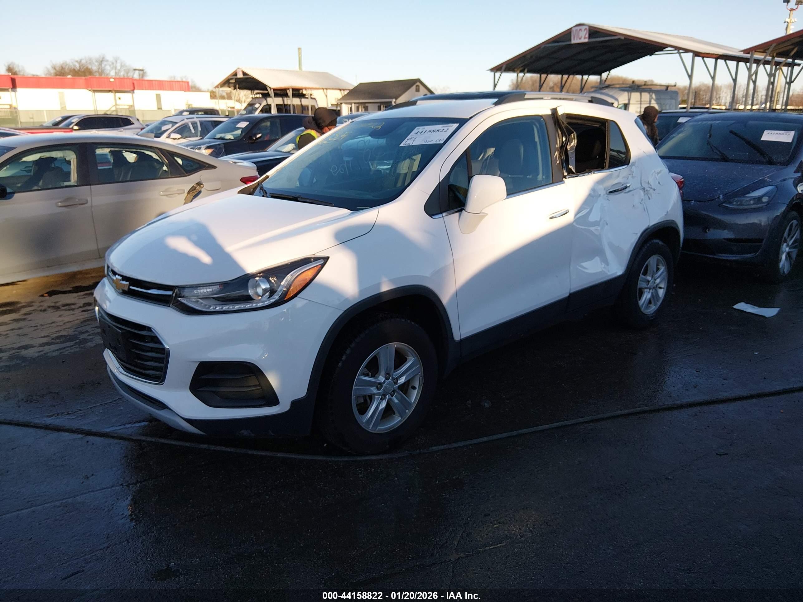 CHEVROLET TRAX image 2