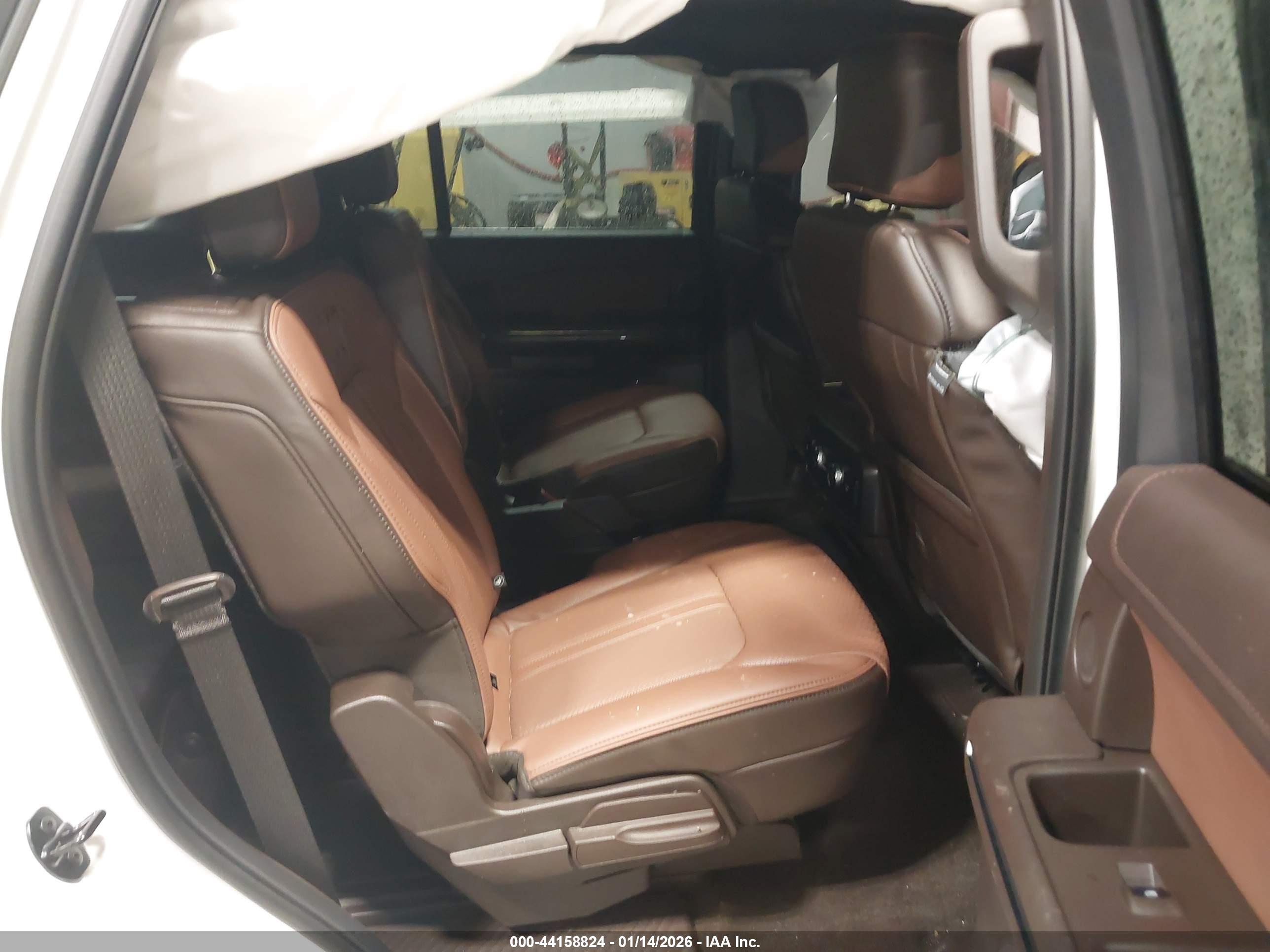 FORD EXPEDITION image 8