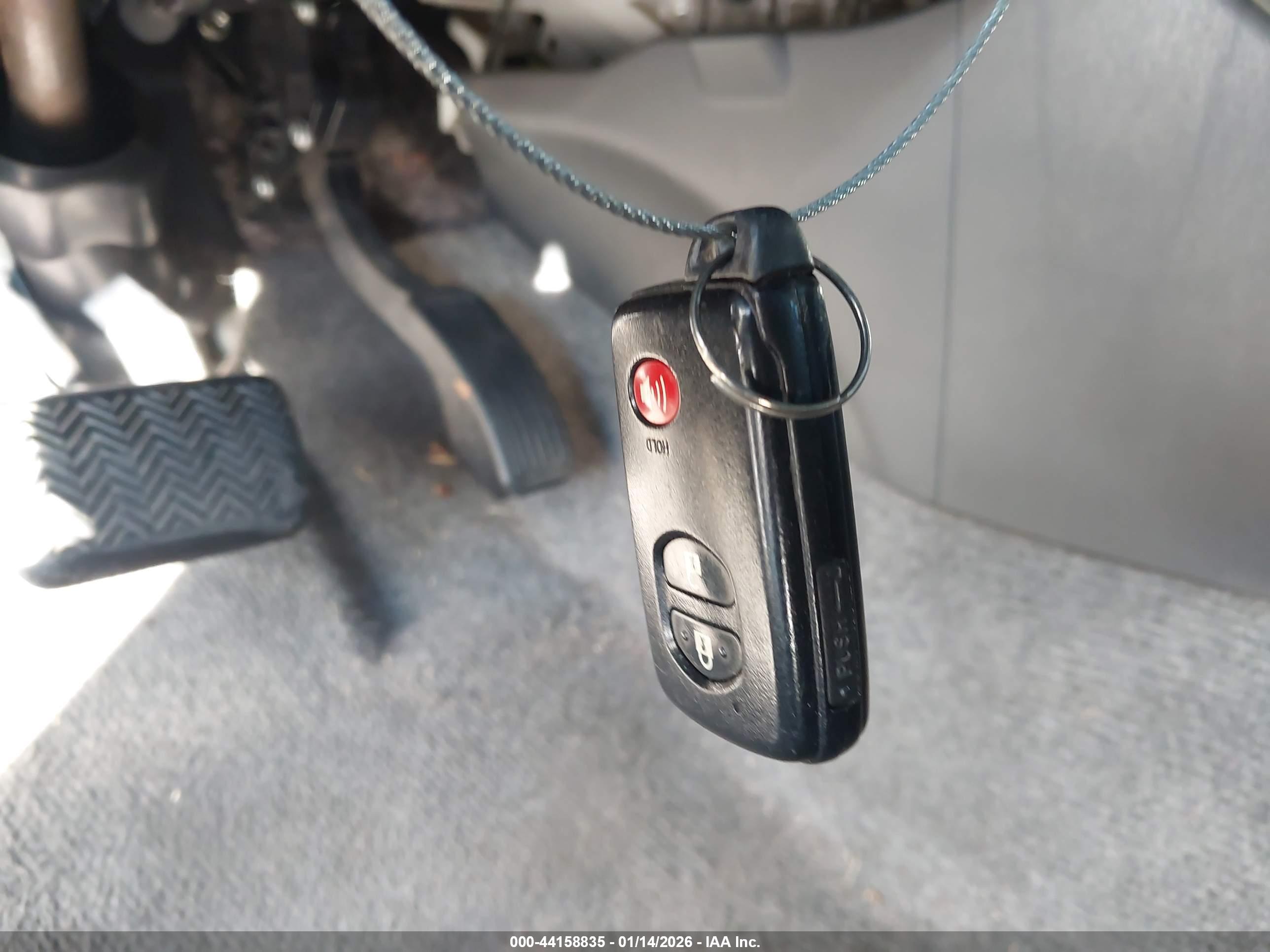 TOYOTA PRIUS image 11