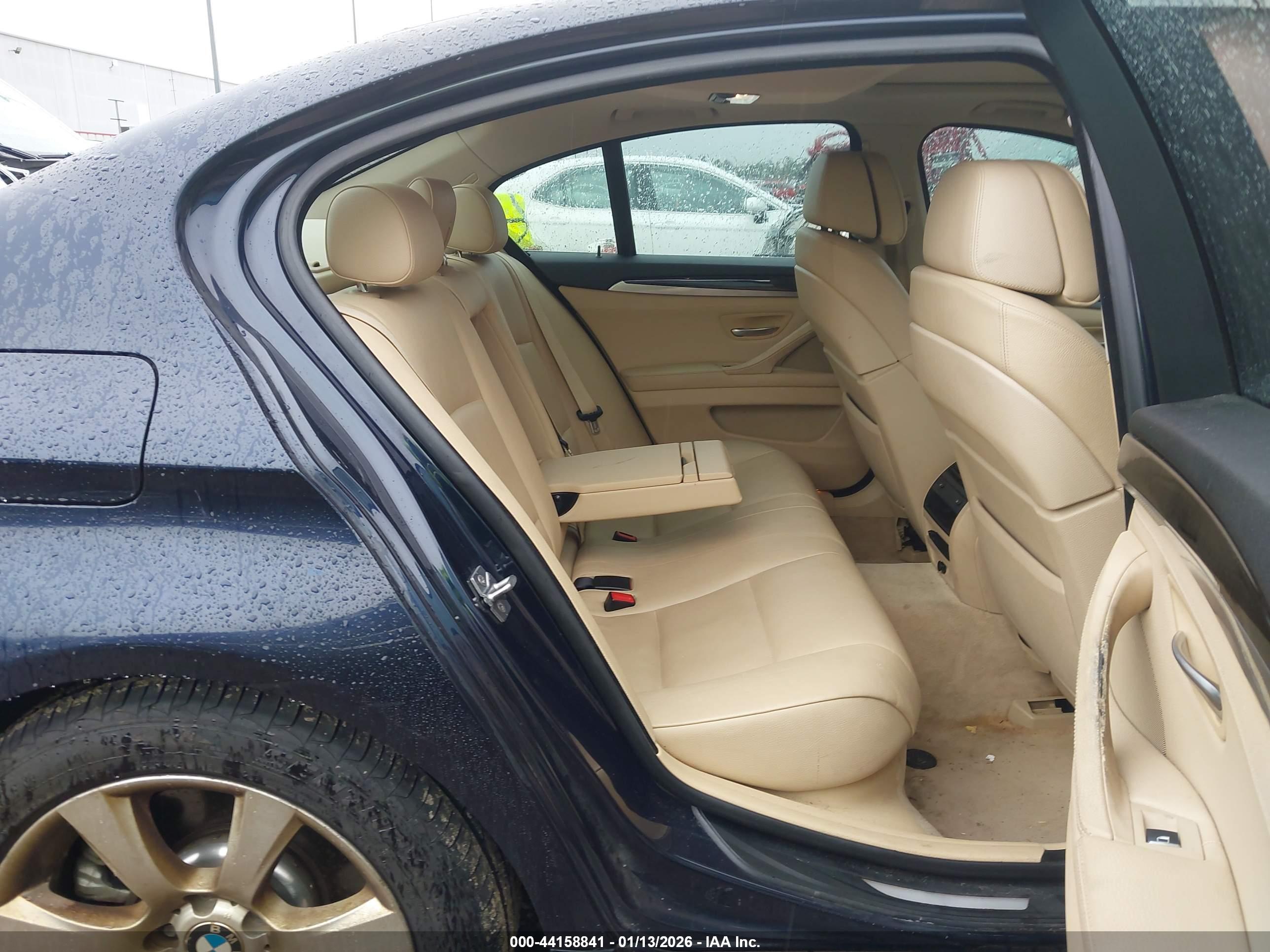 BMW 550I image 8