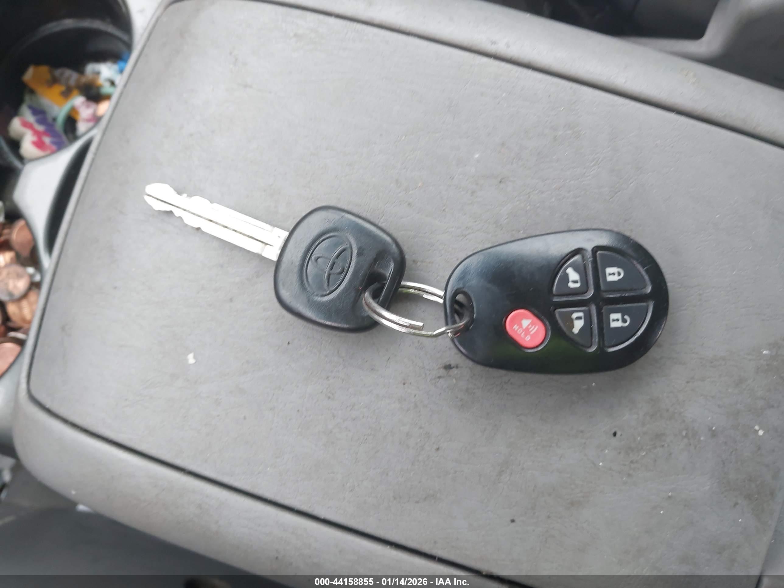 TOYOTA SIENNA image 11