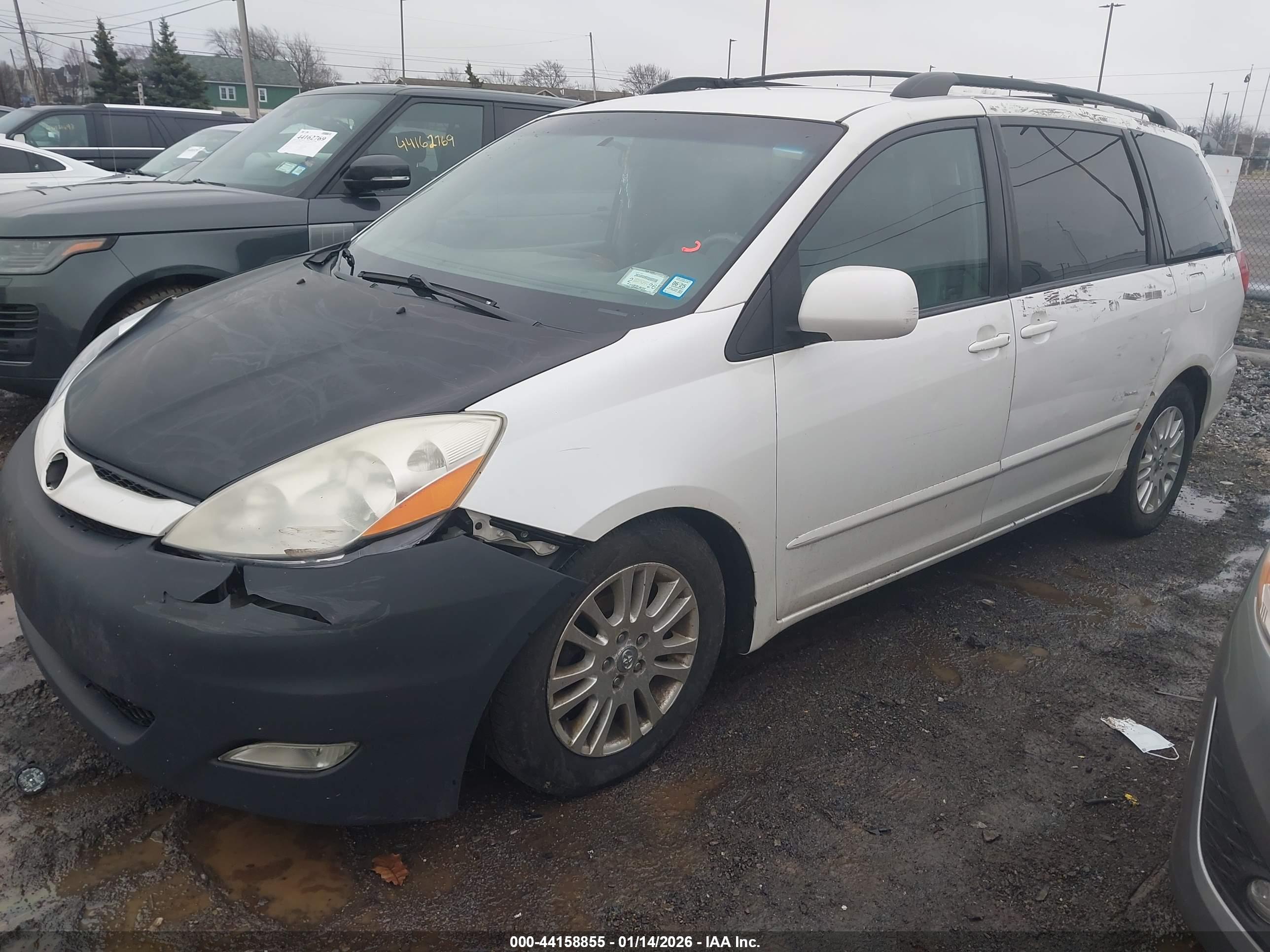 TOYOTA SIENNA image 2