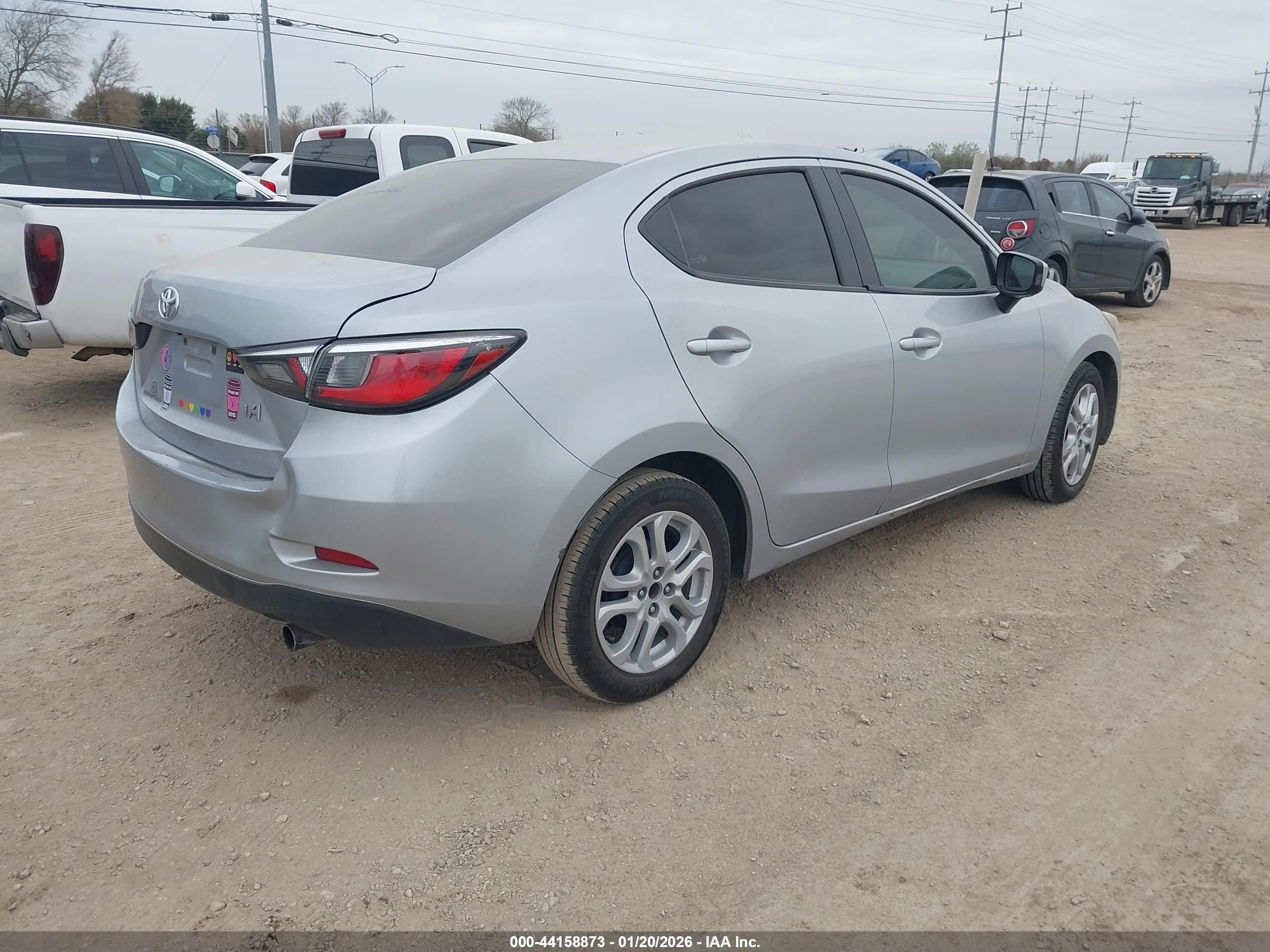 TOYOTA YARIS image 4