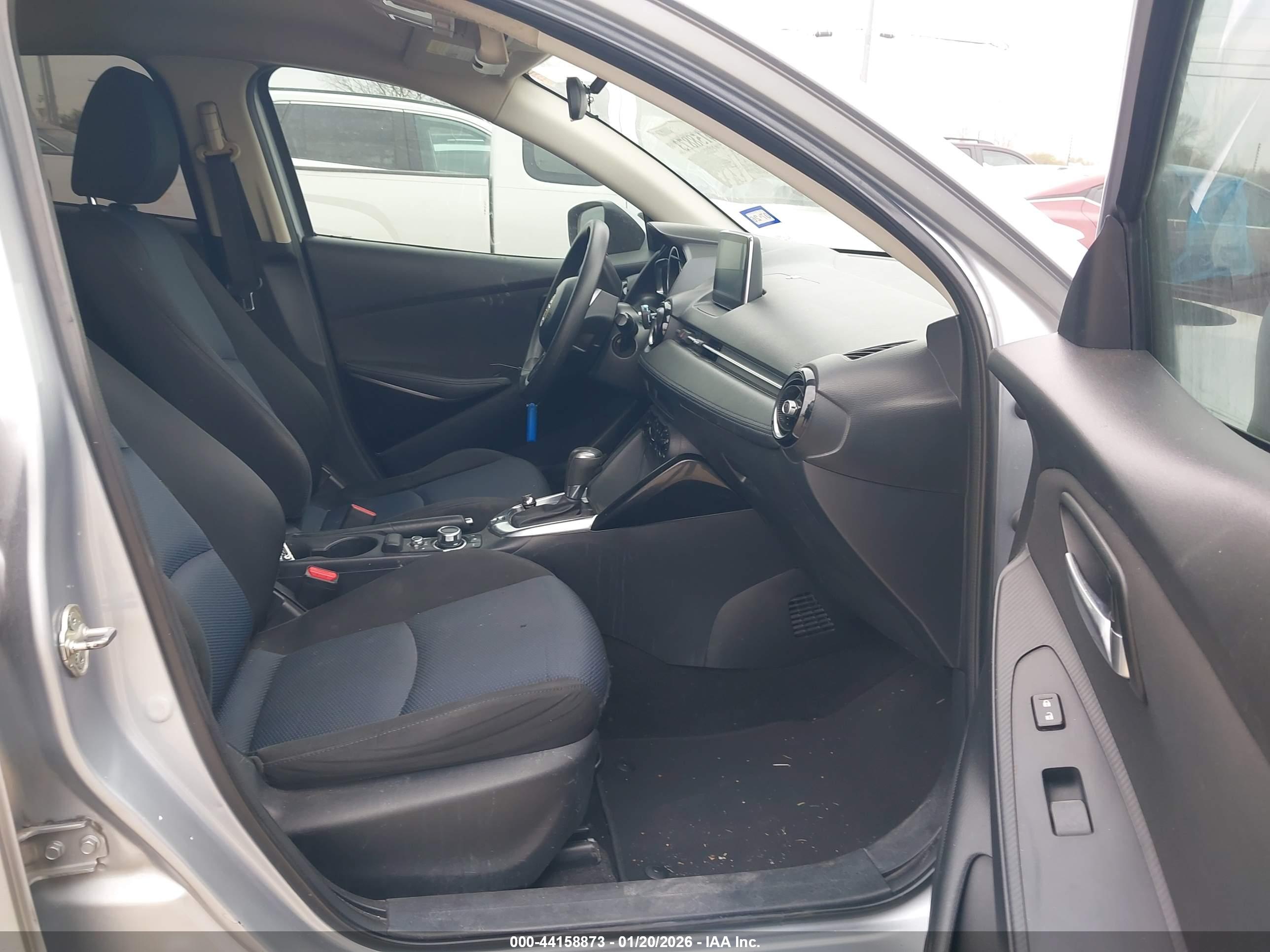 TOYOTA YARIS image 5