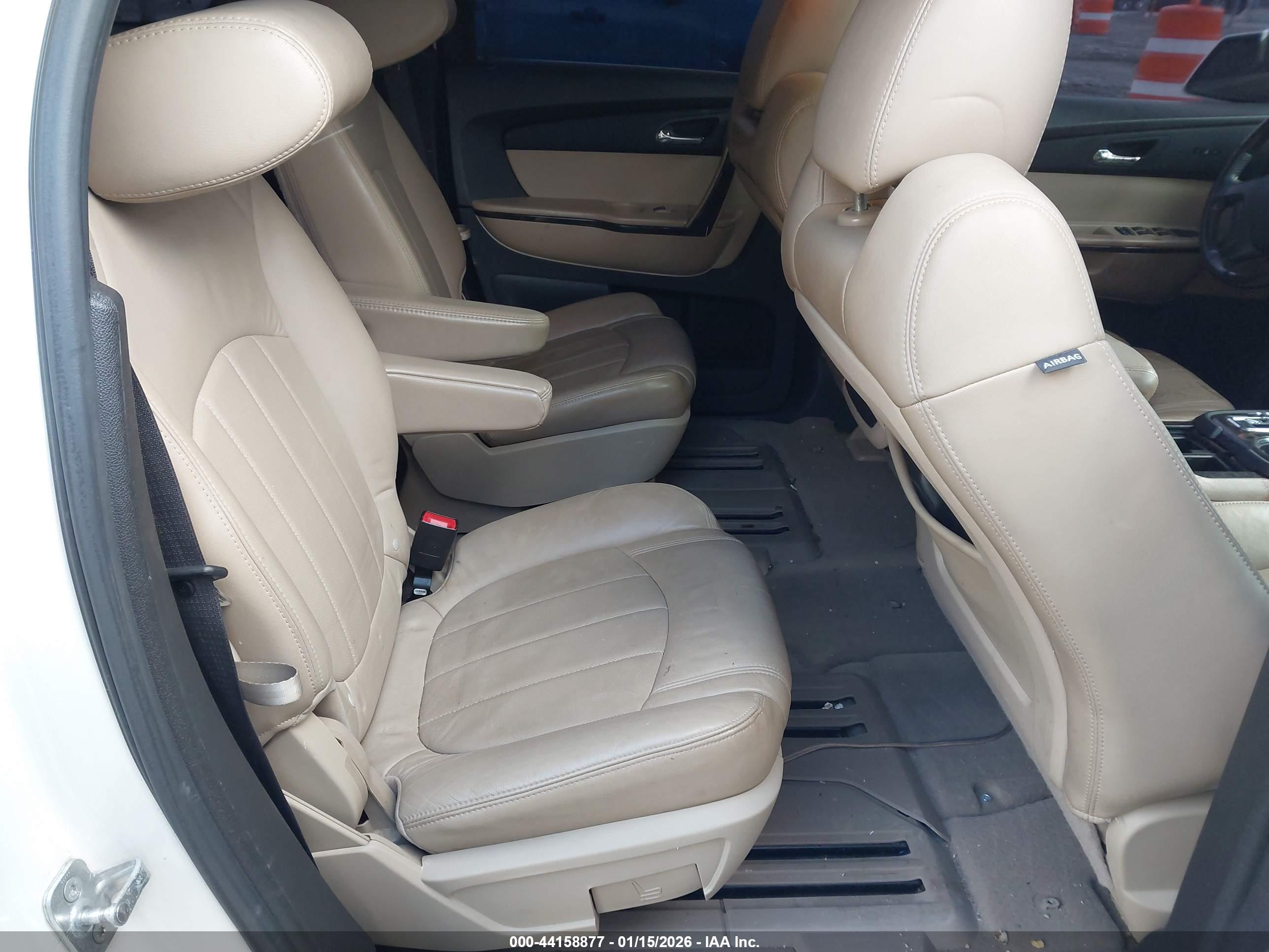 GMC ACADIA image 8