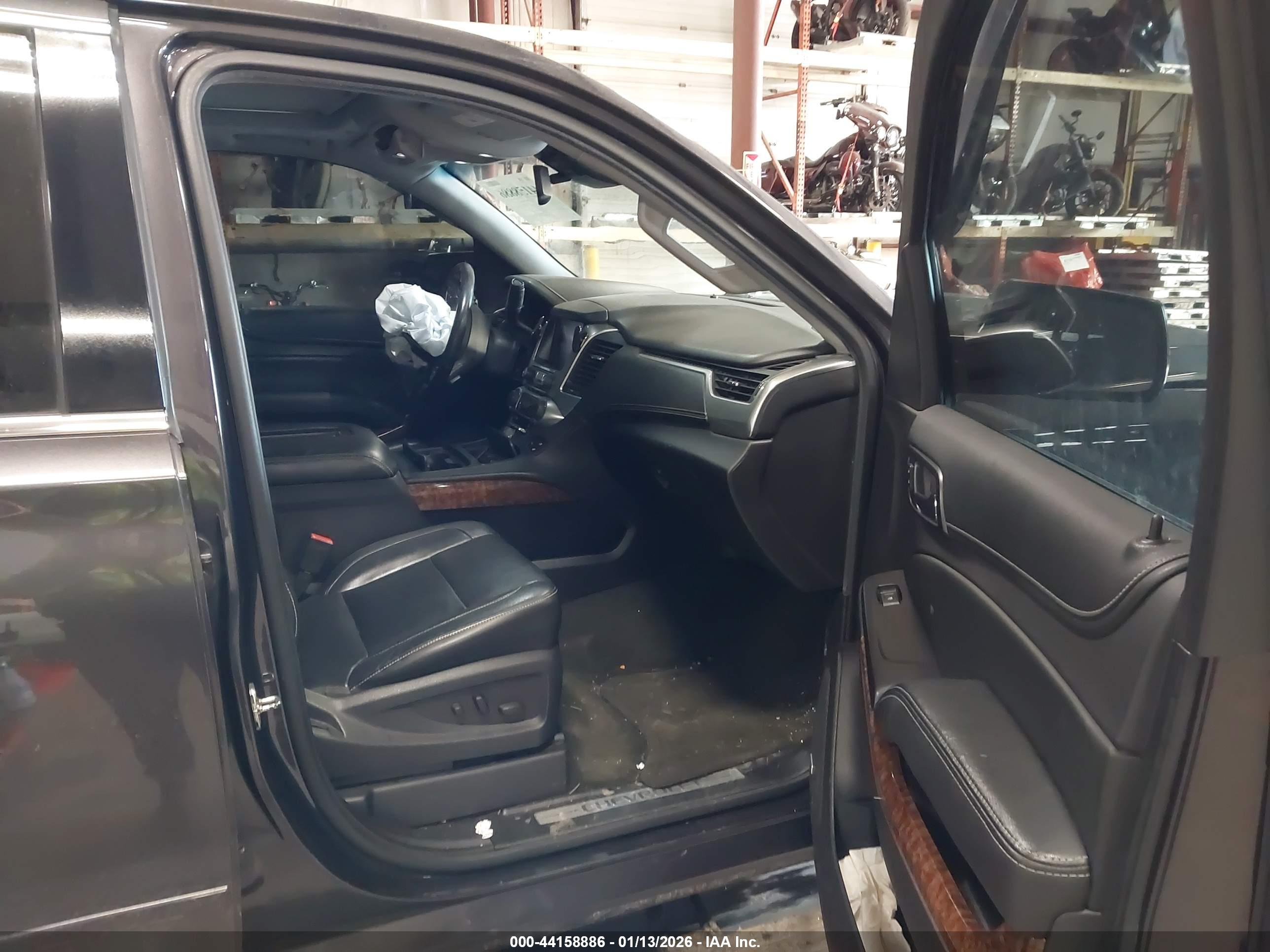 CHEVROLET SUBURBAN image 5