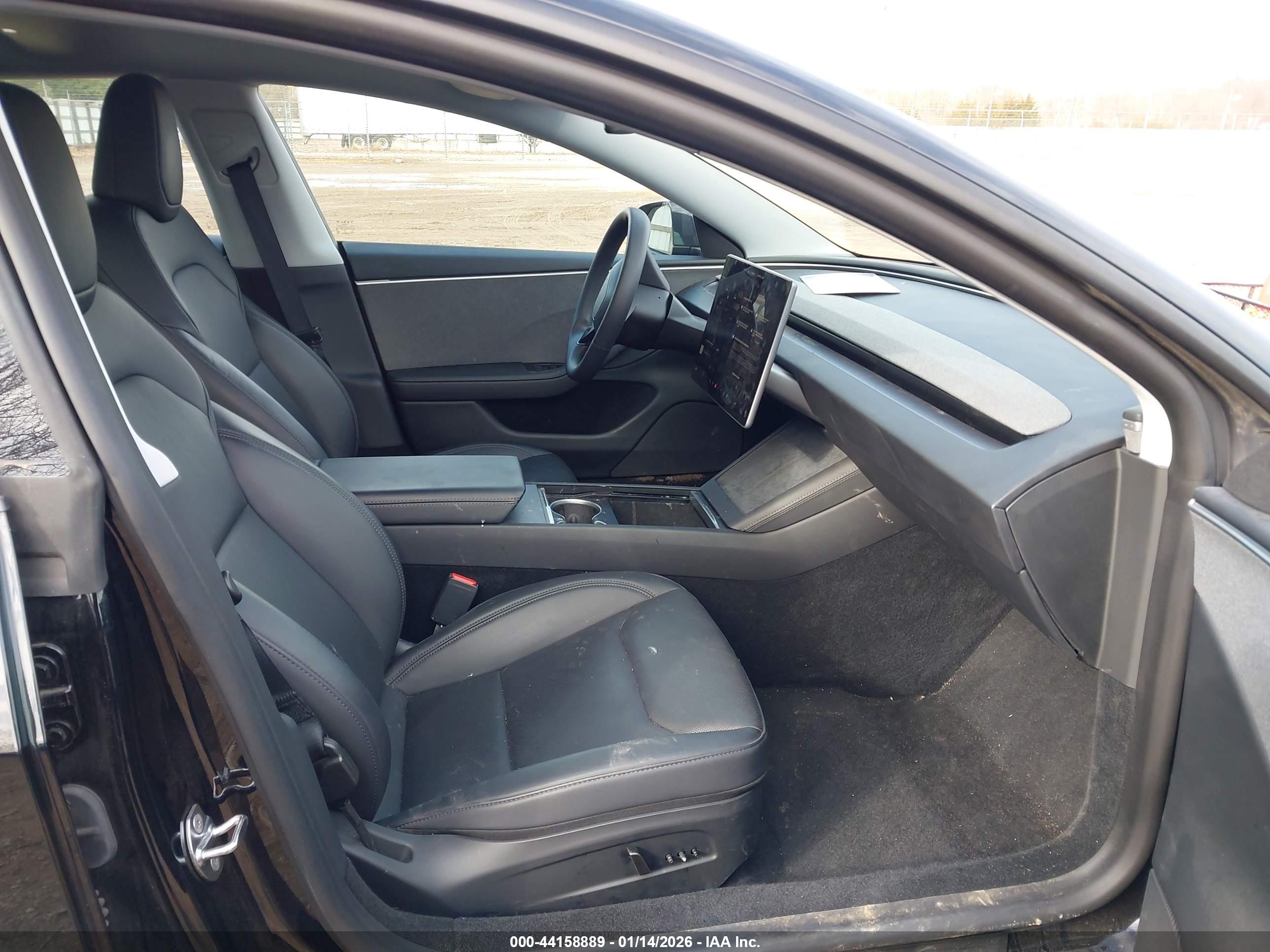 TESLA MODEL image 5